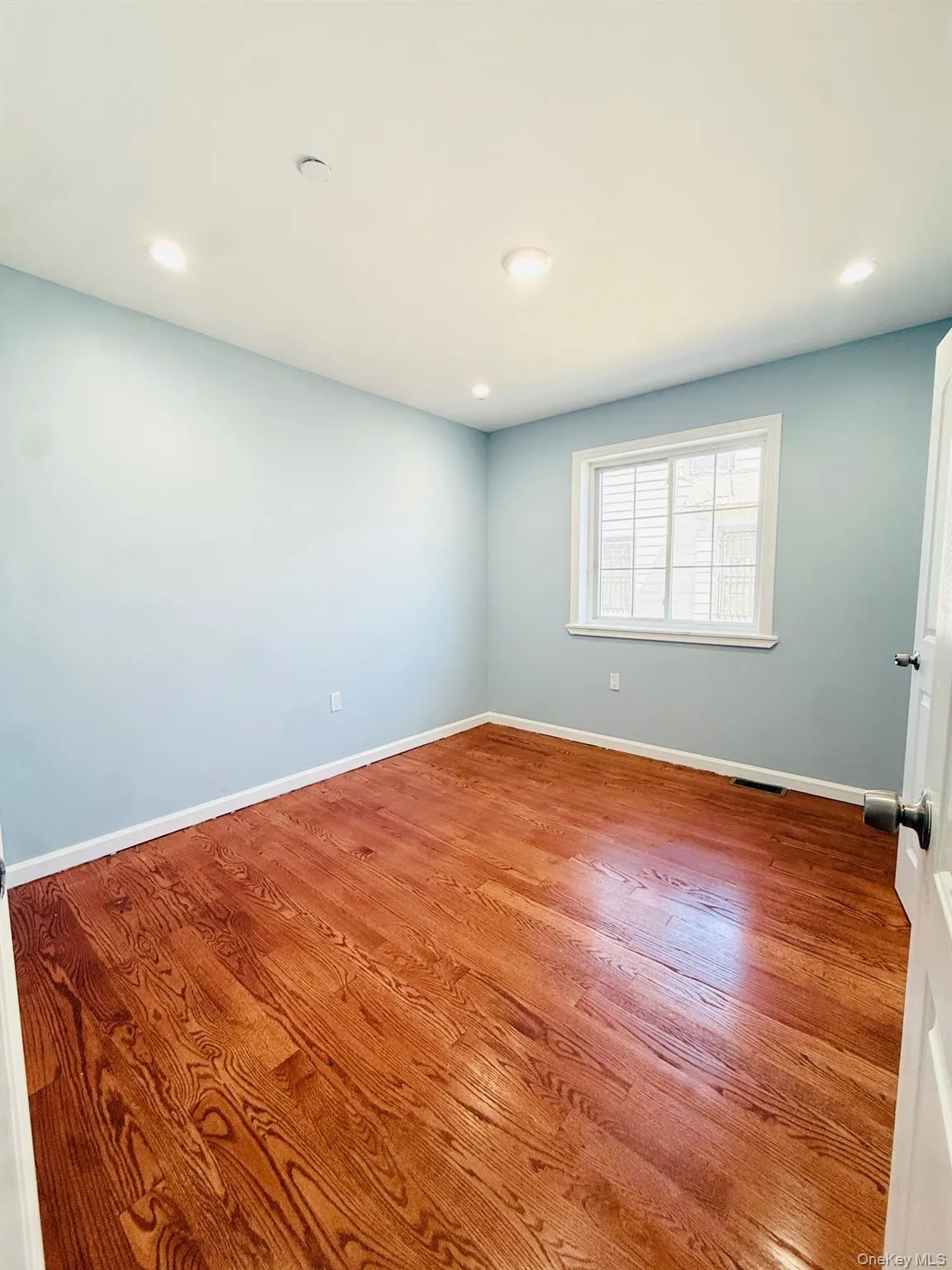 13922 Lakewood Avenue, New York, NY, 3 Bedrooms Bedrooms, 6 Rooms Rooms,2 BathroomsBathrooms,Residential Lease,For Rent,Lakewood,0,979220 13922 Lakewood Avenue, New York, NY, 3 Bedrooms Bedrooms, 6 Rooms Rooms,2 BathroomsBathrooms,Residential Lease,For Rent,Lakewood,0,979220