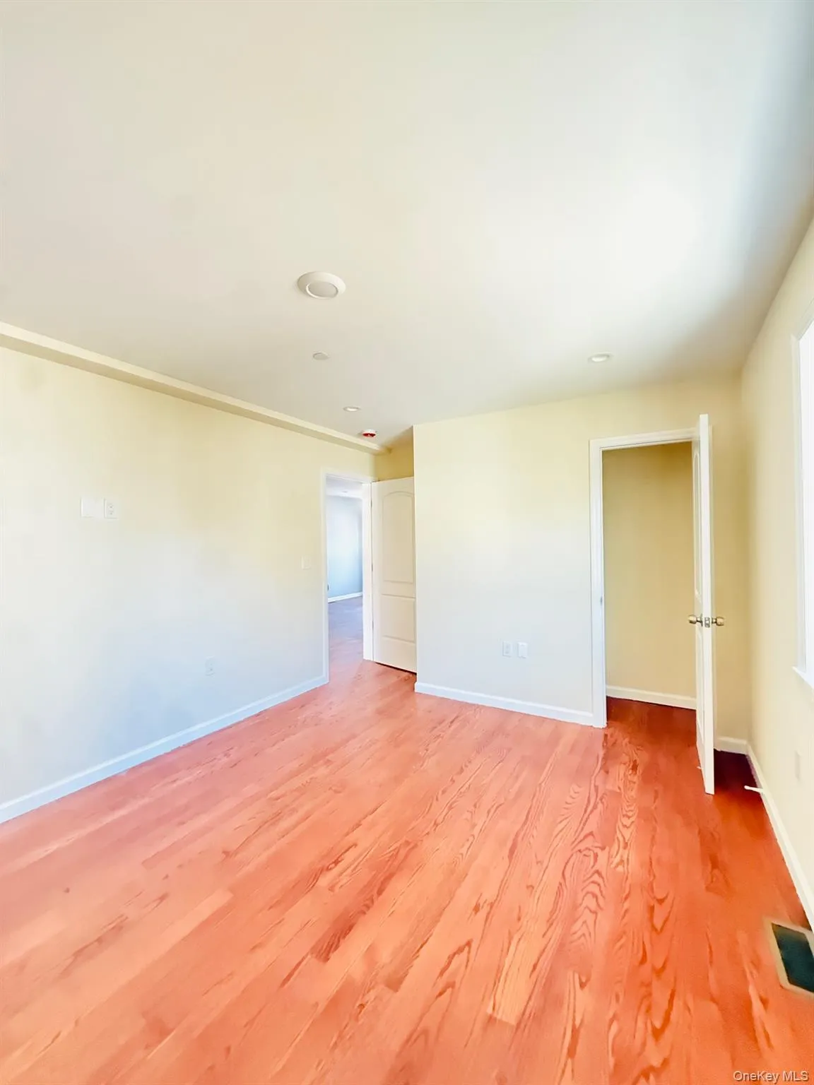 13922 Lakewood Avenue, New York, NY, 3 Bedrooms Bedrooms, 6 Rooms Rooms,2 BathroomsBathrooms,Residential Lease,For Rent,Lakewood,0,979220 13922 Lakewood Avenue, New York, NY, 3 Bedrooms Bedrooms, 6 Rooms Rooms,2 BathroomsBathrooms,Residential Lease,For Rent,Lakewood,0,979220