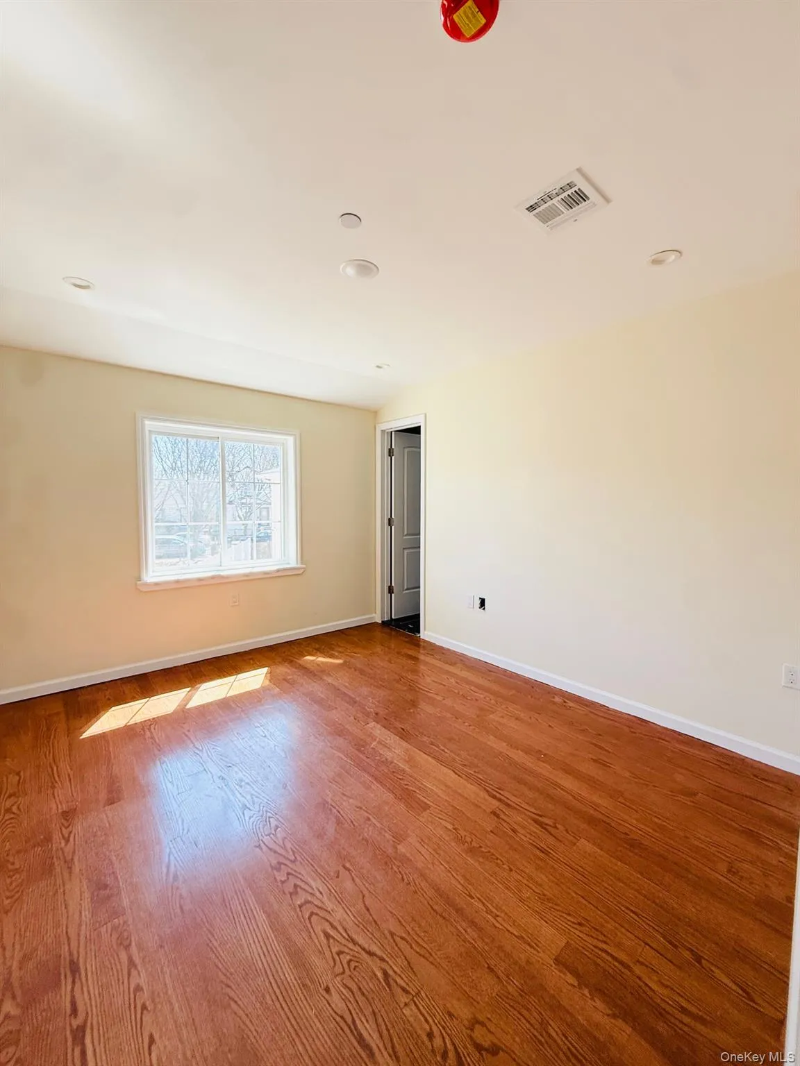 13922 Lakewood Avenue, New York, NY, 3 Bedrooms Bedrooms, 6 Rooms Rooms,2 BathroomsBathrooms,Residential Lease,For Rent,Lakewood,0,979222 13922 Lakewood Avenue, New York, NY, 3 Bedrooms Bedrooms, 6 Rooms Rooms,2 BathroomsBathrooms,Residential Lease,For Rent,Lakewood,0,979222