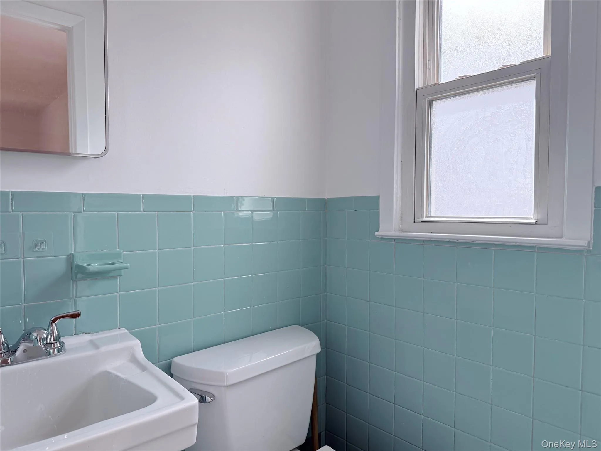 1/2 bathroom in the Master Bedroom 1/2 bathroom in the Master Bedroom