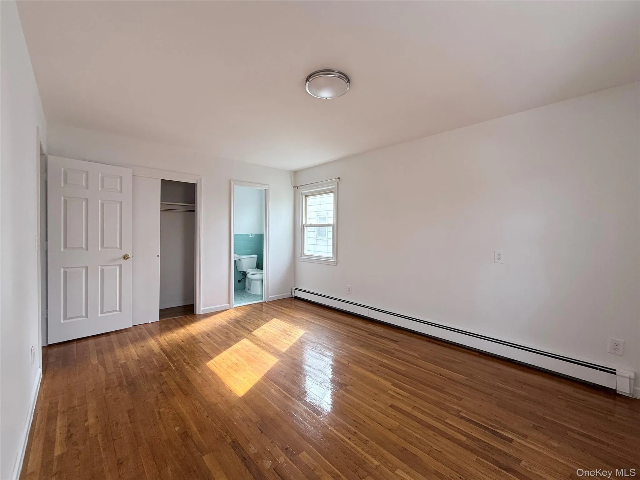 Master Bedroom fits king size bed Master Bedroom fits king size bed