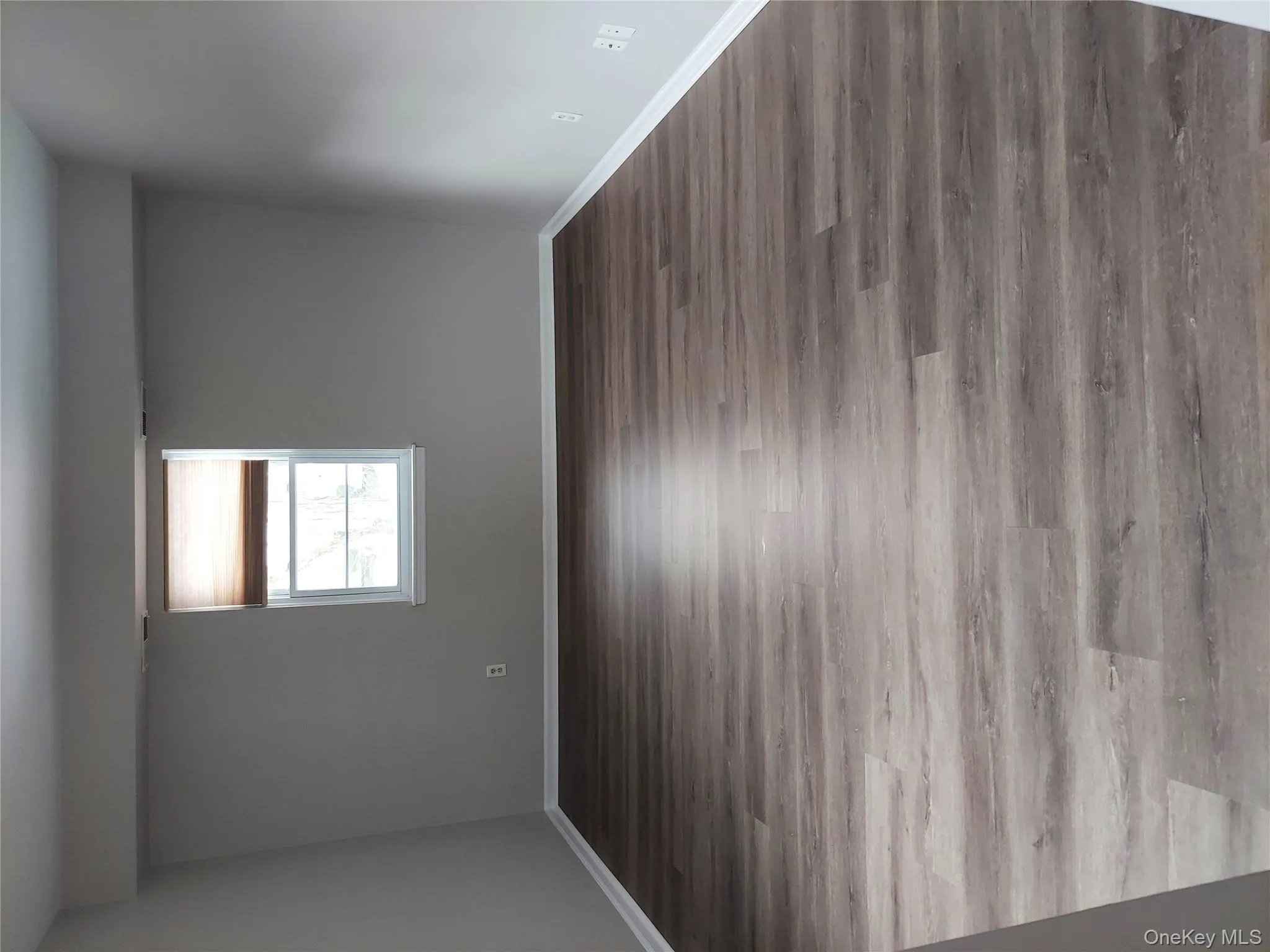 New flooring and freshy painted. 2 windows. New flooring and freshy painted. 2 windows.