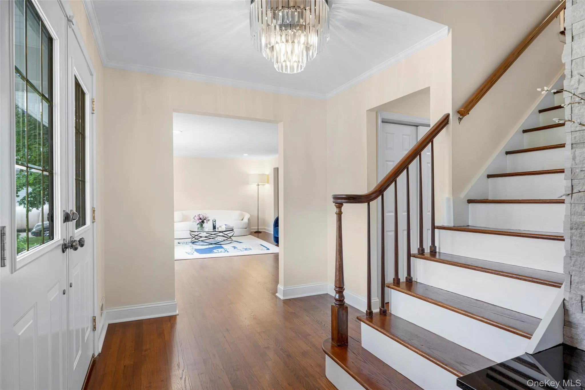 Beautiful entrance foyer welcomes you home. Beautiful entrance foyer welcomes you home.