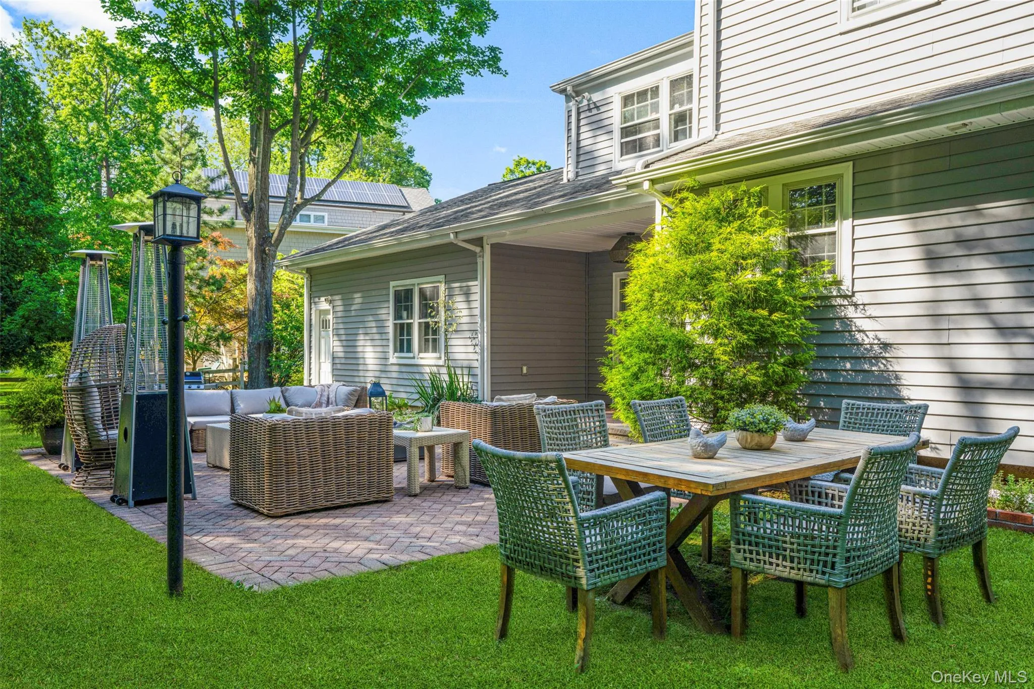 Backyard with generous space to entertain. Backyard with generous space to entertain.