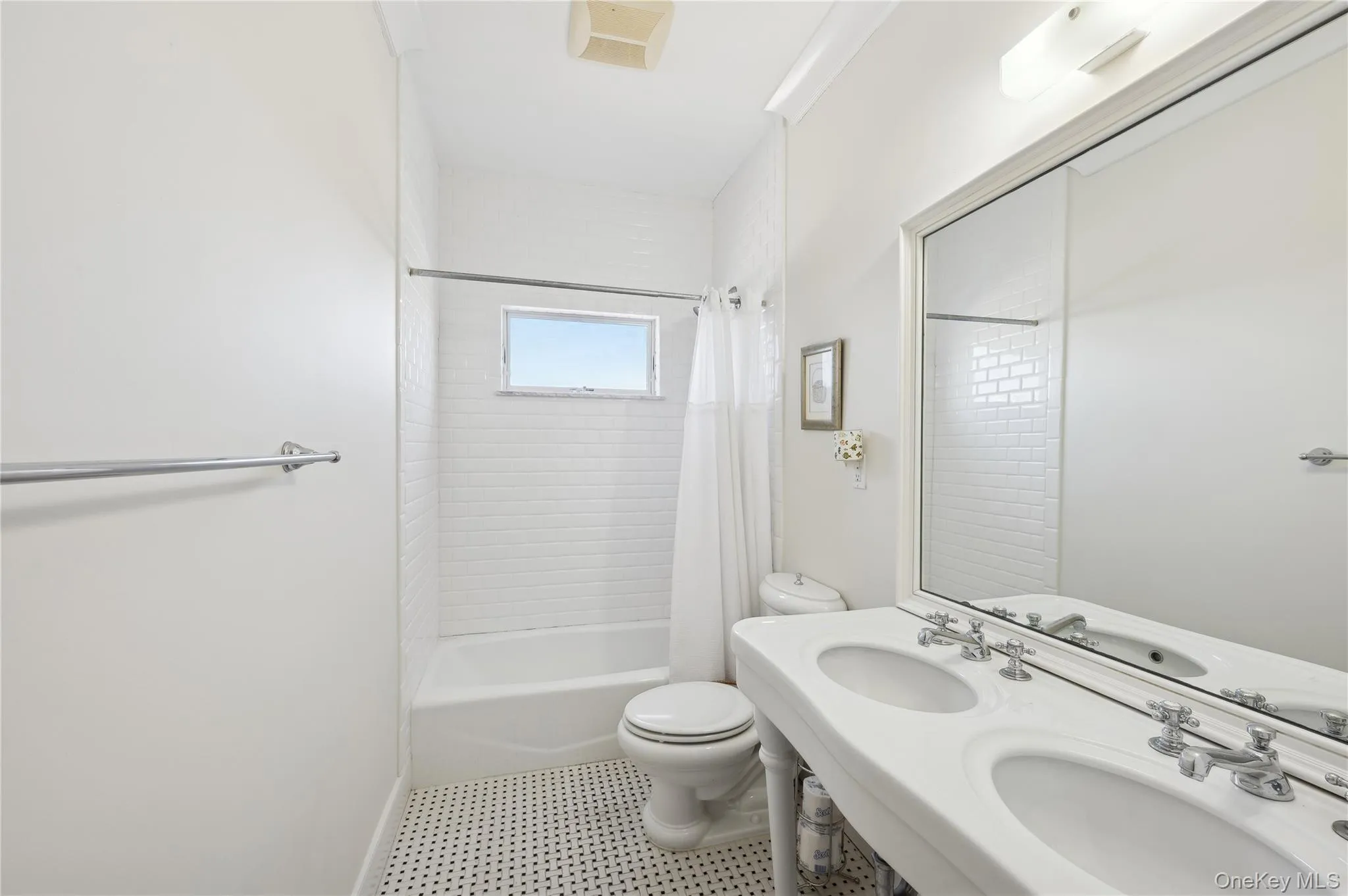 902 Dune Road, Southampton, NY, 5 Bedrooms Bedrooms, 9 Rooms Rooms,3 BathroomsBathrooms,Residential Lease,For Rent,Dune,0,979361 902 Dune Road, Southampton, NY, 5 Bedrooms Bedrooms, 9 Rooms Rooms,3 BathroomsBathrooms,Residential Lease,For Rent,Dune,0,979361