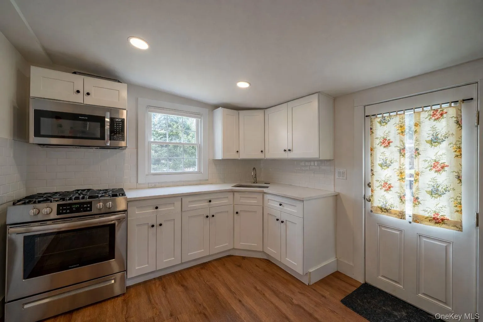 93 West Street, Warwick (town), NY, 2 Bedrooms Bedrooms, 6 Rooms Rooms,1 BathroomBathrooms,Residential Lease,For Rent,West,0,979380 93 West Street, Warwick (town), NY, 2 Bedrooms Bedrooms, 6 Rooms Rooms,1 BathroomBathrooms,Residential Lease,For Rent,West,0,979380