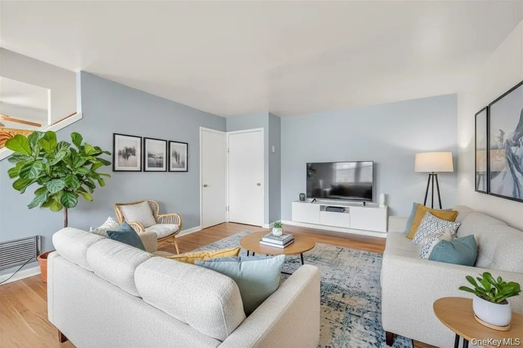 290 Lowndes Avenue, Huntington, NY, 3 Bedrooms Bedrooms, 7 Rooms Rooms,1 BathroomBathrooms,Residential,For Rent,Lowndes,0,979383 290 Lowndes Avenue, Huntington, NY, 3 Bedrooms Bedrooms, 7 Rooms Rooms,1 BathroomBathrooms,Residential,For Rent,Lowndes,0,979383