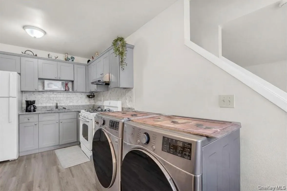 290 Lowndes Avenue, Huntington, NY, 3 Bedrooms Bedrooms, 7 Rooms Rooms,1 BathroomBathrooms,Residential,For Rent,Lowndes,0,979383 290 Lowndes Avenue, Huntington, NY, 3 Bedrooms Bedrooms, 7 Rooms Rooms,1 BathroomBathrooms,Residential,For Rent,Lowndes,0,979383