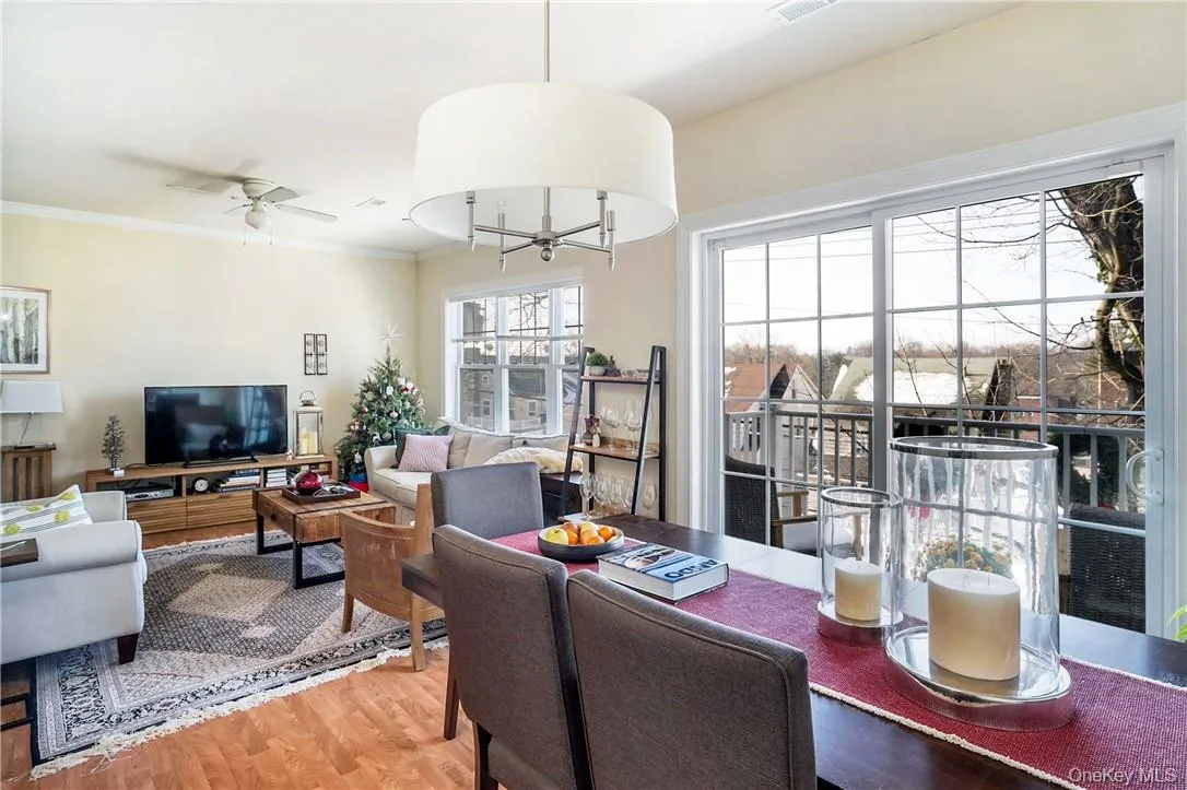 Easy flow to living room Easy flow to living room