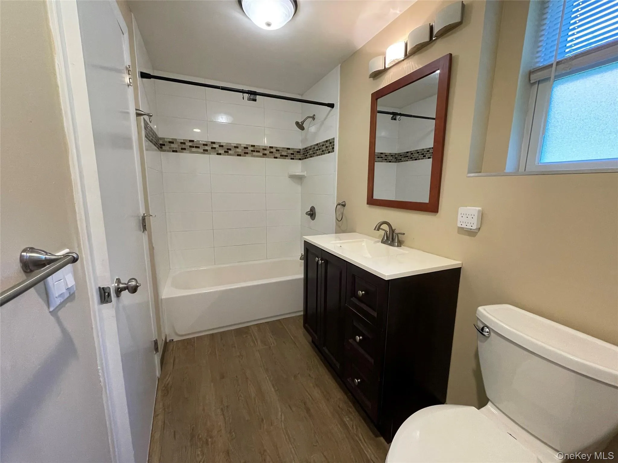 328 B Broadway, Brookhaven, NY, 2 Bedrooms Bedrooms, 4 Rooms Rooms,1 BathroomBathrooms,Residential Lease,For Rent,Broadway,0,979427 328 B Broadway, Brookhaven, NY, 2 Bedrooms Bedrooms, 4 Rooms Rooms,1 BathroomBathrooms,Residential Lease,For Rent,Broadway,0,979427