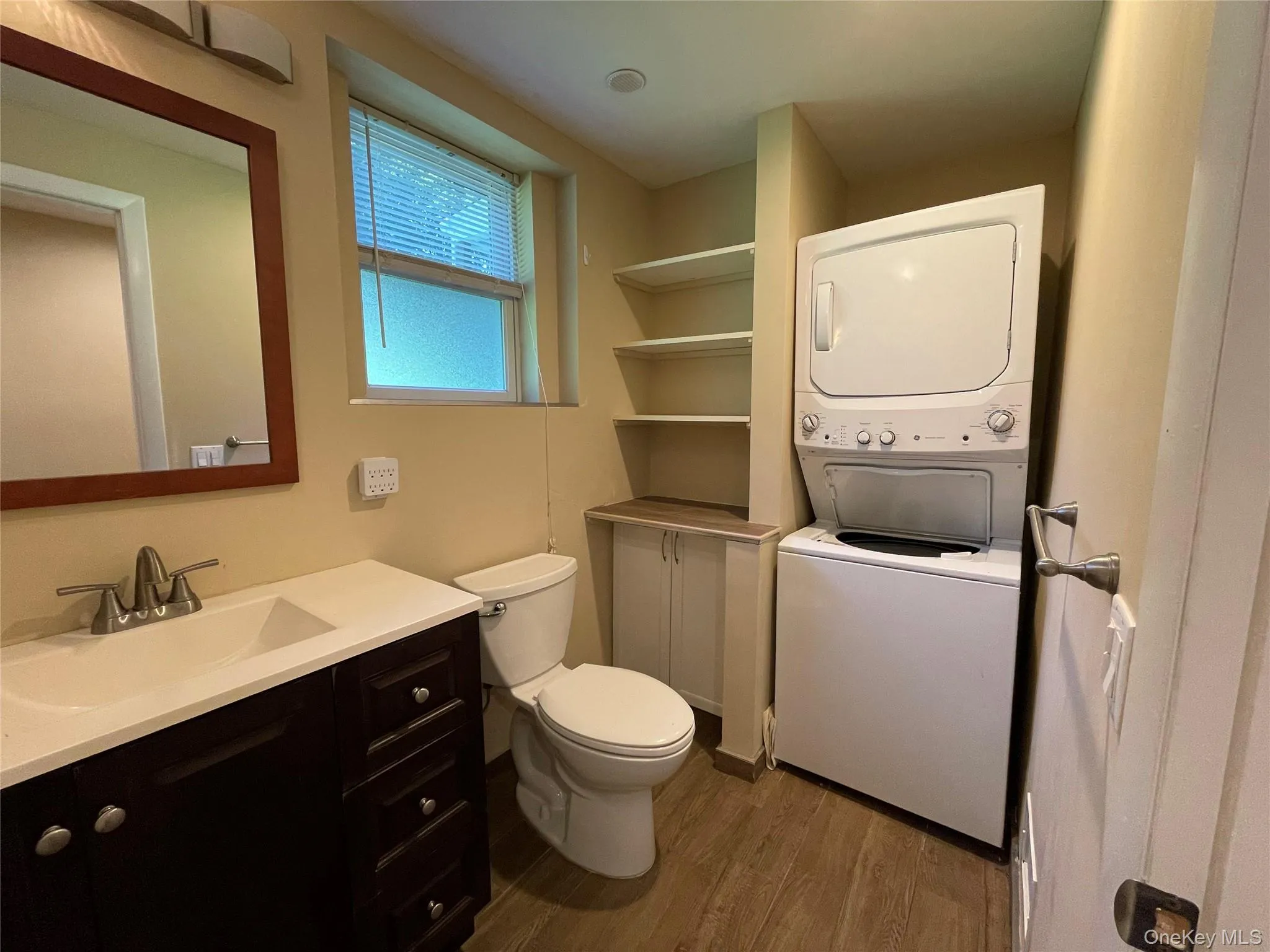 328 B Broadway, Brookhaven, NY, 2 Bedrooms Bedrooms, 4 Rooms Rooms,1 BathroomBathrooms,Residential Lease,For Rent,Broadway,0,979427 328 B Broadway, Brookhaven, NY, 2 Bedrooms Bedrooms, 4 Rooms Rooms,1 BathroomBathrooms,Residential Lease,For Rent,Broadway,0,979427