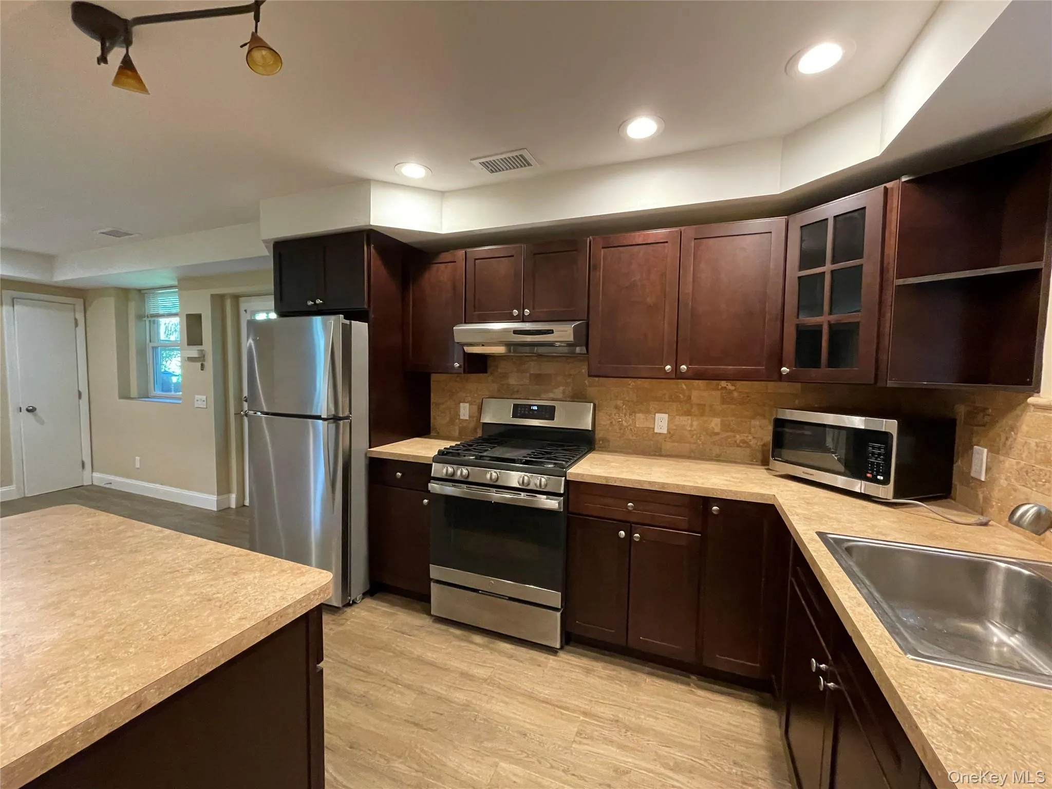 328 B Broadway, Brookhaven, NY, 2 Bedrooms Bedrooms, 4 Rooms Rooms,1 BathroomBathrooms,Residential Lease,For Rent,Broadway,0,979427 328 B Broadway, Brookhaven, NY, 2 Bedrooms Bedrooms, 4 Rooms Rooms,1 BathroomBathrooms,Residential Lease,For Rent,Broadway,0,979427