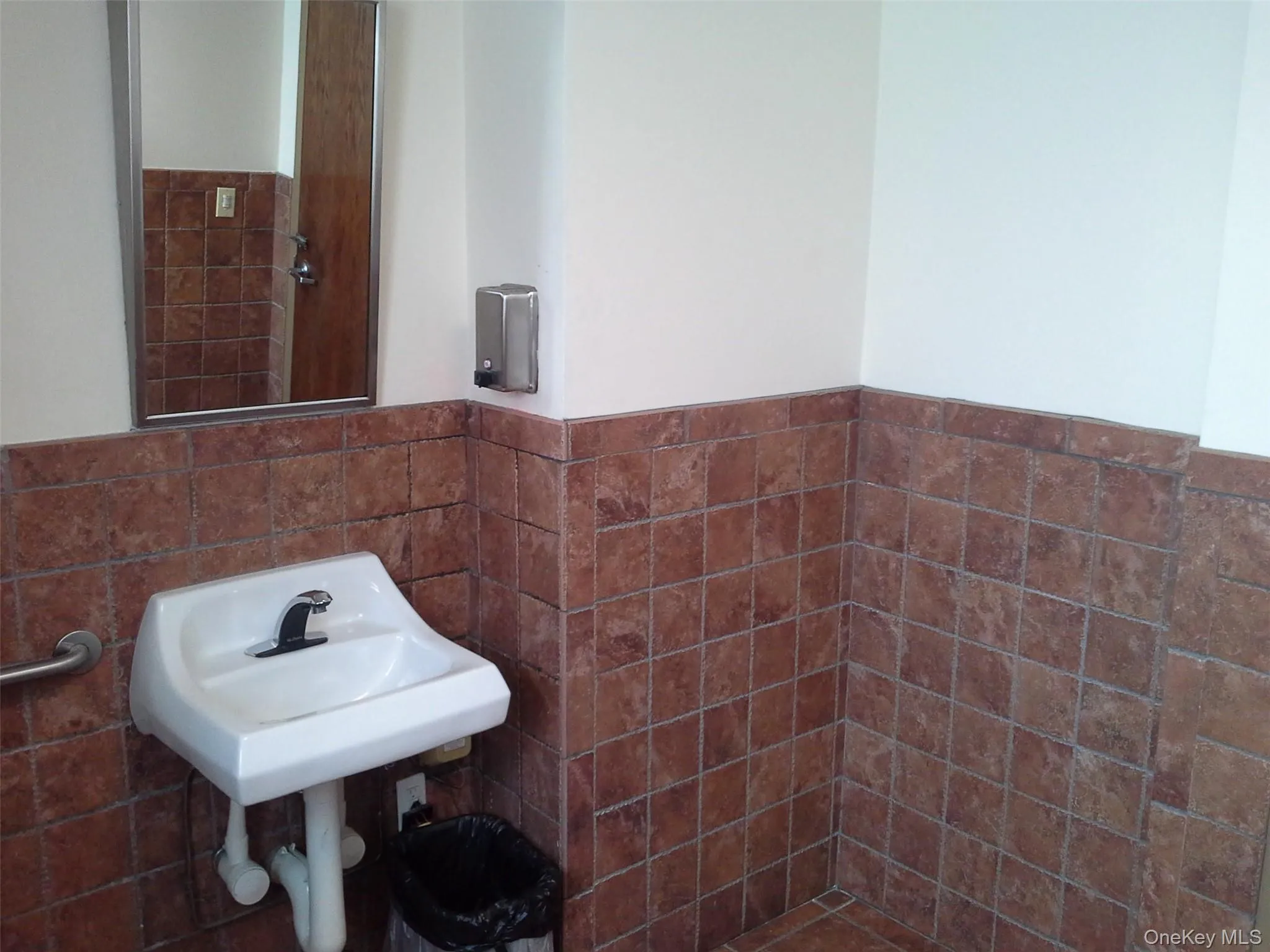 64 Division Avenue, Hempstead, NY, ,Commercial Lease,For Rent,Division,0,979432 64 Division Avenue, Hempstead, NY, ,Commercial Lease,For Rent,Division,0,979432