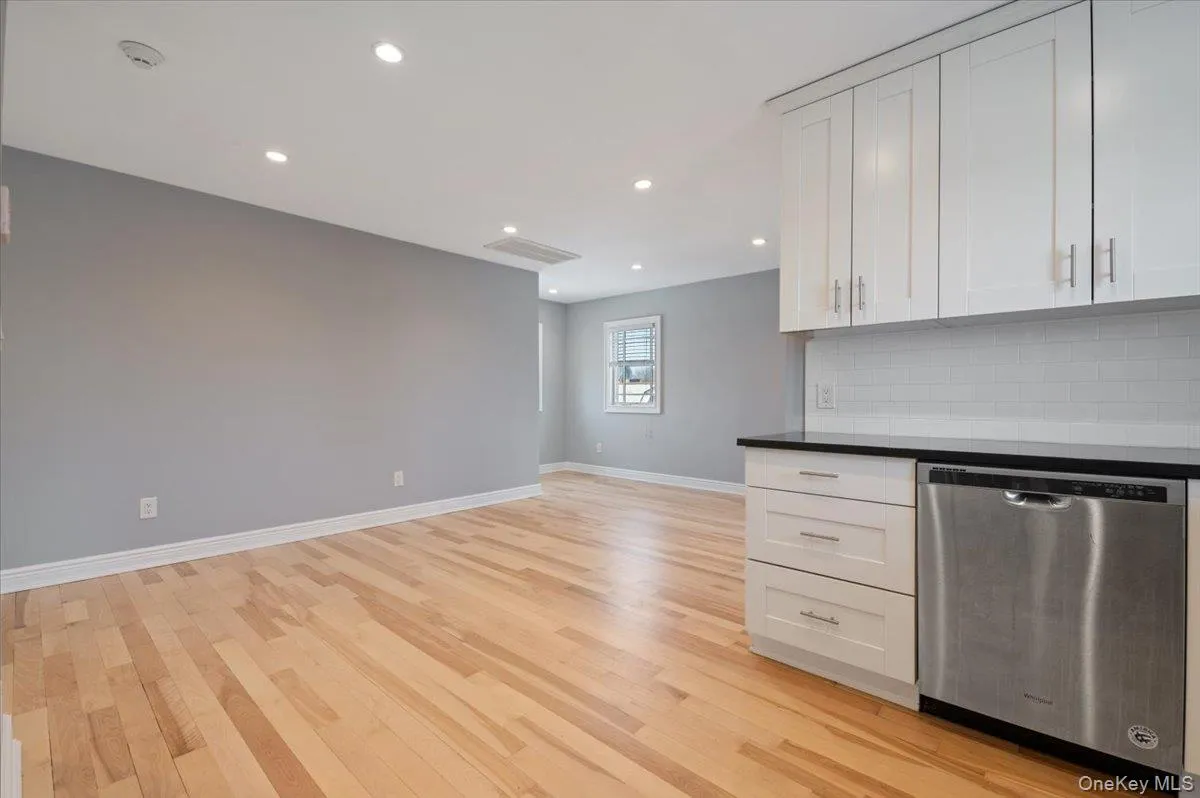 769 Fulton Street, Oyster Bay, NY, 2 Bedrooms Bedrooms, 3 Rooms Rooms,1 BathroomBathrooms,Residential Lease,For Rent,Fulton,0,979434 769 Fulton Street, Oyster Bay, NY, 2 Bedrooms Bedrooms, 3 Rooms Rooms,1 BathroomBathrooms,Residential Lease,For Rent,Fulton,0,979434