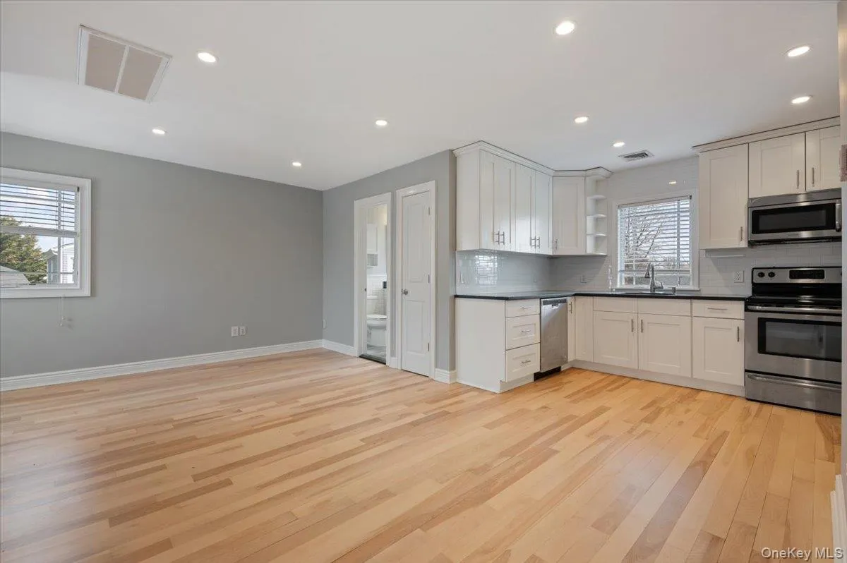 769 Fulton Street, Oyster Bay, NY, 2 Bedrooms Bedrooms, 3 Rooms Rooms,1 BathroomBathrooms,Residential Lease,For Rent,Fulton,0,979434 769 Fulton Street, Oyster Bay, NY, 2 Bedrooms Bedrooms, 3 Rooms Rooms,1 BathroomBathrooms,Residential Lease,For Rent,Fulton,0,979434