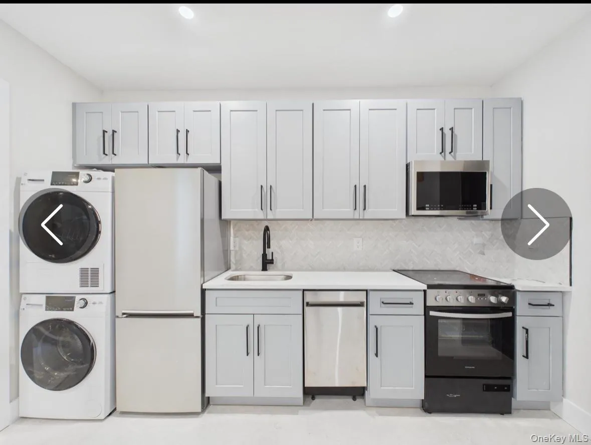 315 1M Broadway, Long Beach, NY, 2 Bedrooms Bedrooms, 5 Rooms Rooms,1 BathroomBathrooms,Residential Lease,For Rent,Broadway,0,979448 315 1M Broadway, Long Beach, NY, 2 Bedrooms Bedrooms, 5 Rooms Rooms,1 BathroomBathrooms,Residential Lease,For Rent,Broadway,0,979448