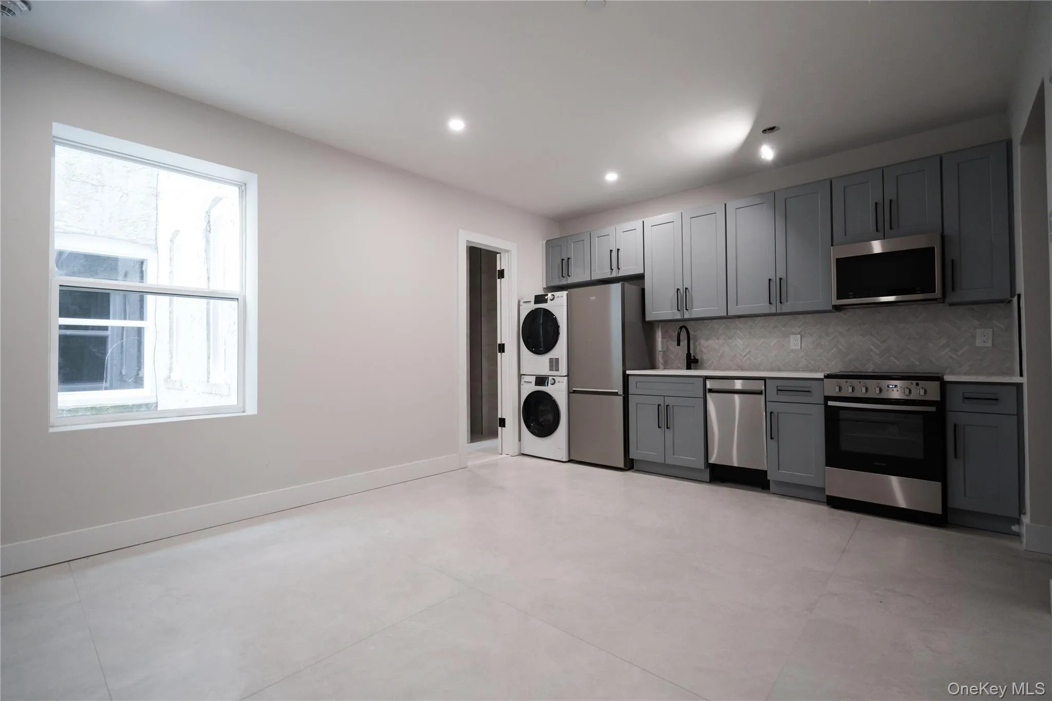 315 1P Broadway, Long Beach, NY, 3 Rooms Rooms,1 BathroomBathrooms,Residential Lease,For Rent,Broadway,0,979461 315 1P Broadway, Long Beach, NY, 3 Rooms Rooms,1 BathroomBathrooms,Residential Lease,For Rent,Broadway,0,979461