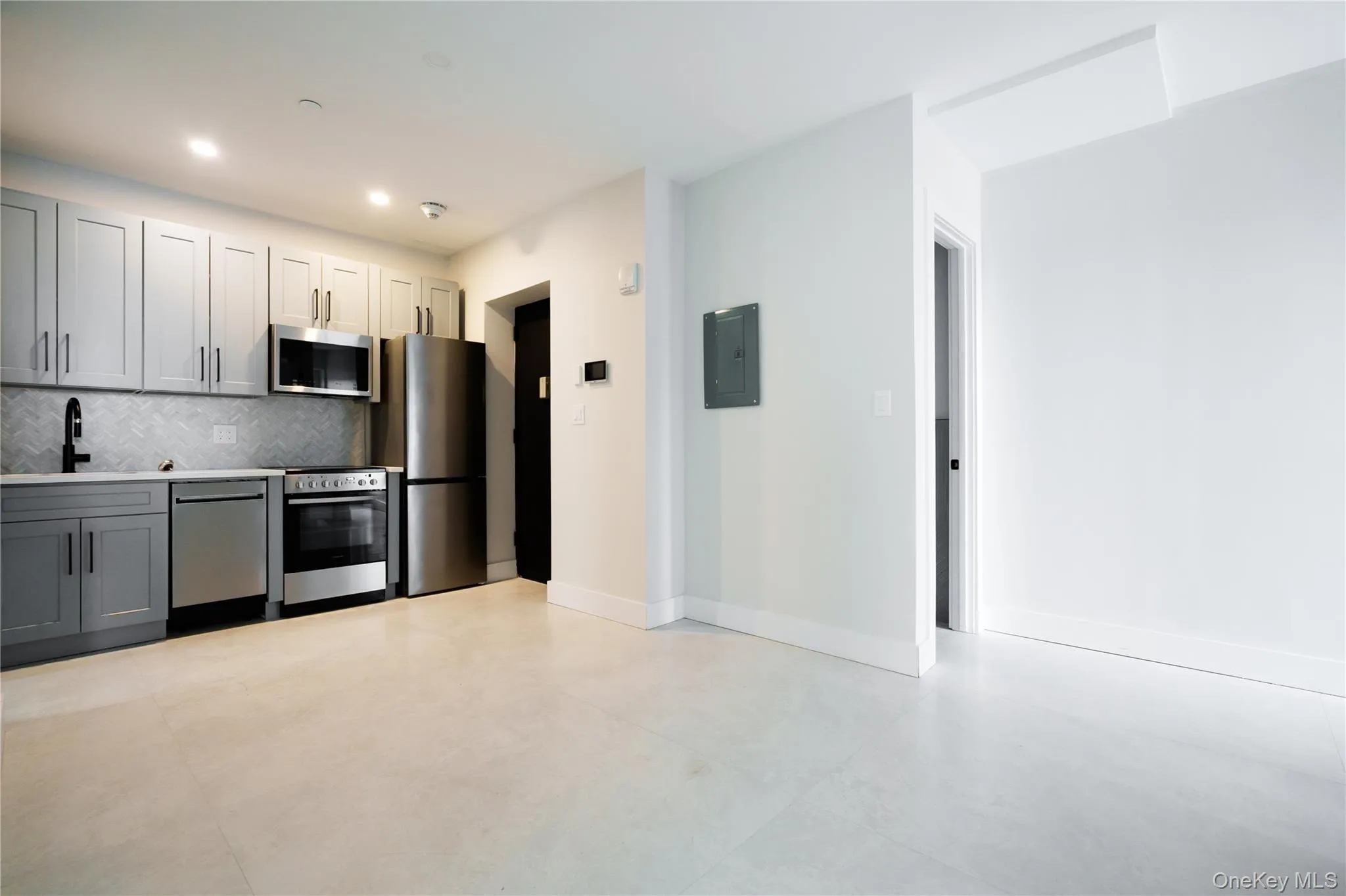 315 1J Broadway, Long Beach, NY, 3 Bedrooms Bedrooms, 6 Rooms Rooms,1 BathroomBathrooms,Residential Lease,For Rent,Broadway,0,979486 315 1J Broadway, Long Beach, NY, 3 Bedrooms Bedrooms, 6 Rooms Rooms,1 BathroomBathrooms,Residential Lease,For Rent,Broadway,0,979486