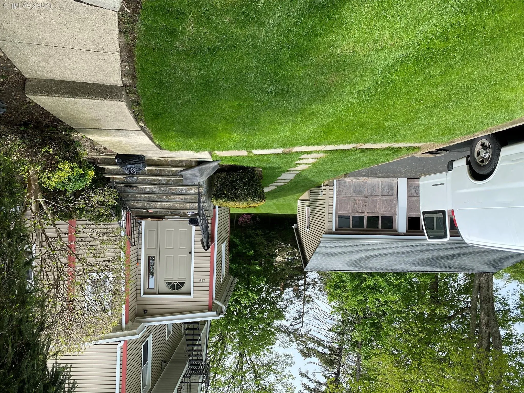 Driveway with 2 tandem spaces Driveway with 2 tandem spaces