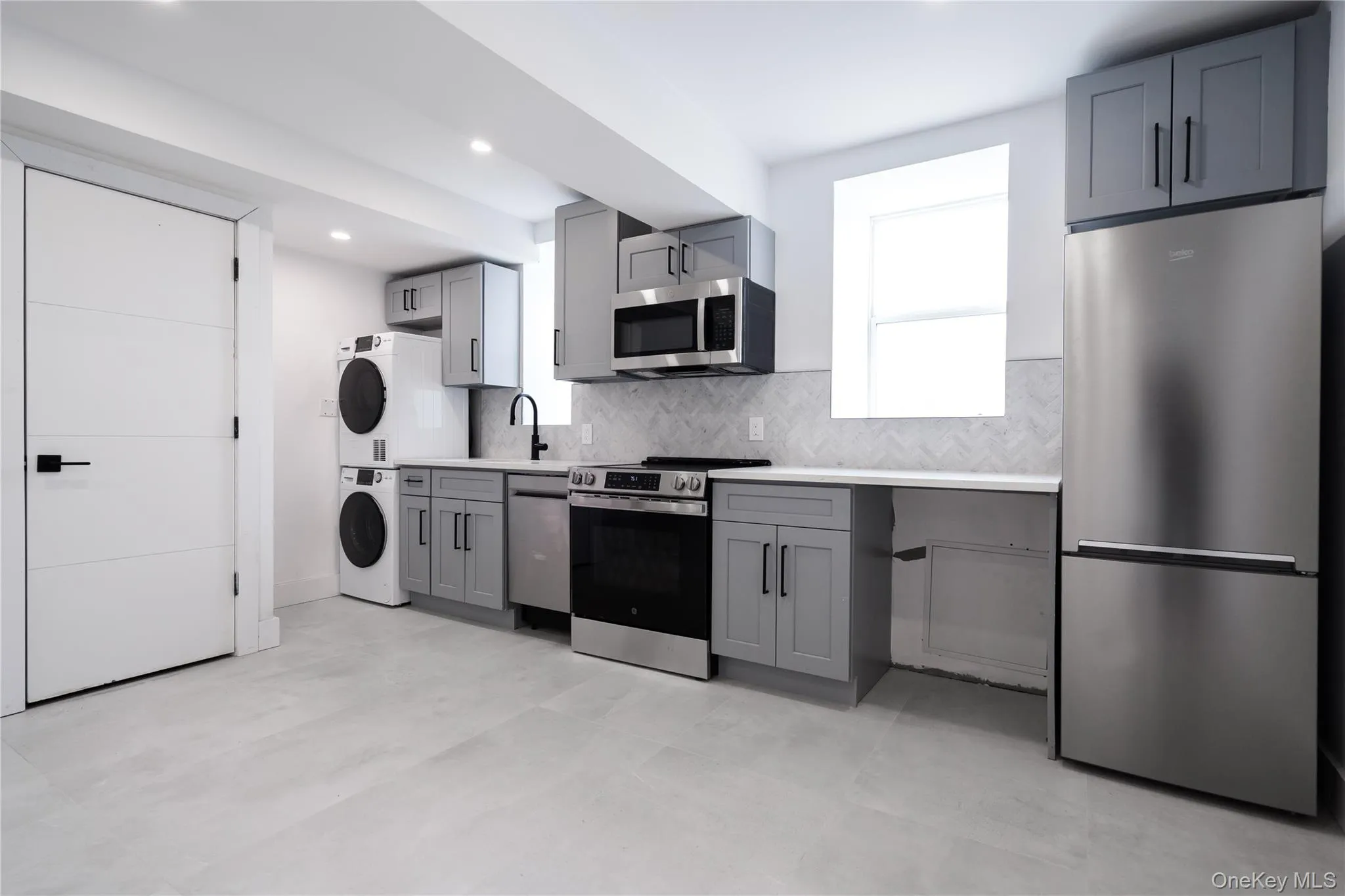 315 BE Broadway, Long Beach, NY, 3 Bedrooms Bedrooms, 6 Rooms Rooms,1 BathroomBathrooms,Residential Lease,For Rent,Broadway,0,979516 315 BE Broadway, Long Beach, NY, 3 Bedrooms Bedrooms, 6 Rooms Rooms,1 BathroomBathrooms,Residential Lease,For Rent,Broadway,0,979516