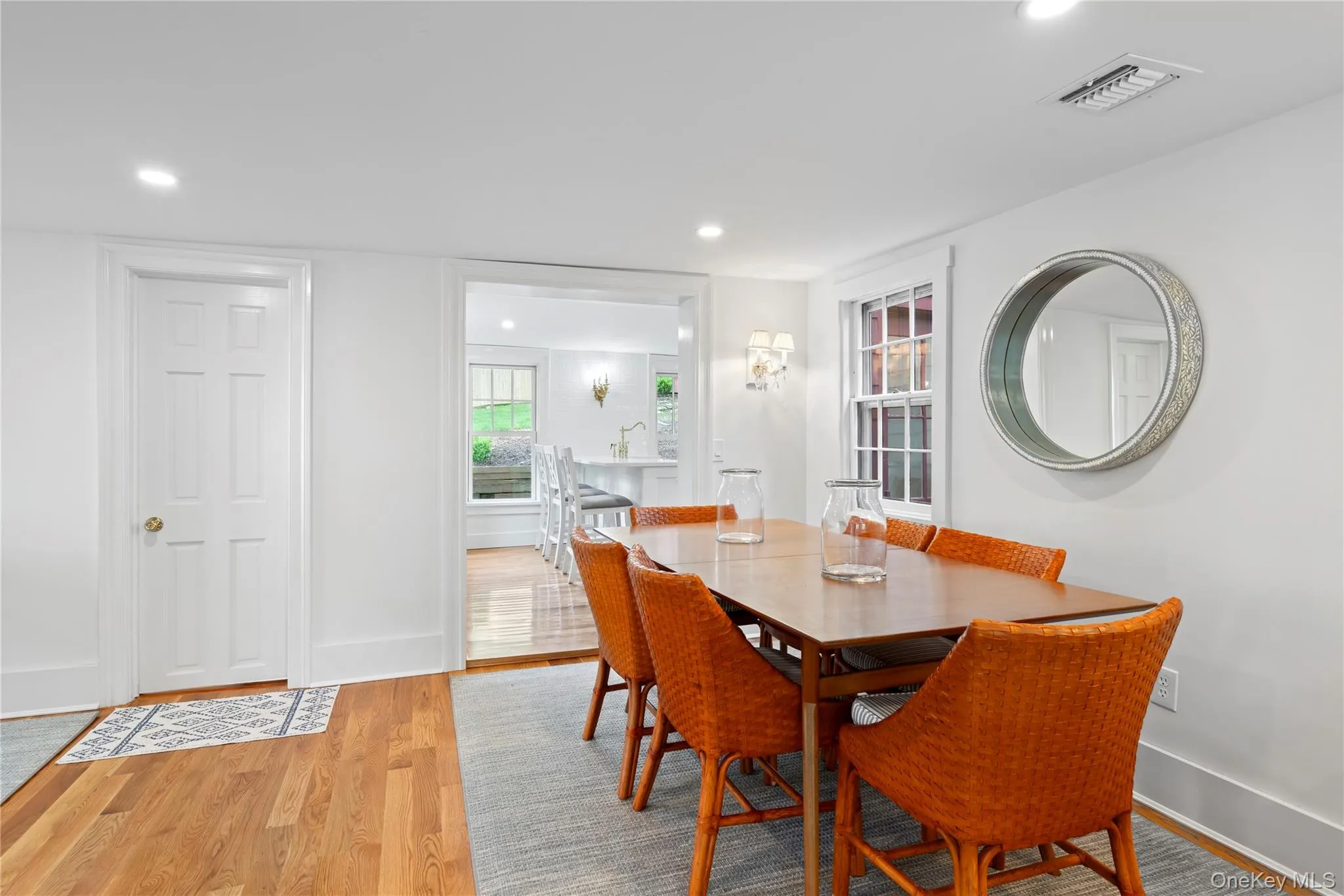 152 Main Street, Huntington, NY, 2 Bedrooms Bedrooms, 5 Rooms Rooms,1 BathroomBathrooms,Residential Lease,For Rent,Main,0,979524 152 Main Street, Huntington, NY, 2 Bedrooms Bedrooms, 5 Rooms Rooms,1 BathroomBathrooms,Residential Lease,For Rent,Main,0,979524