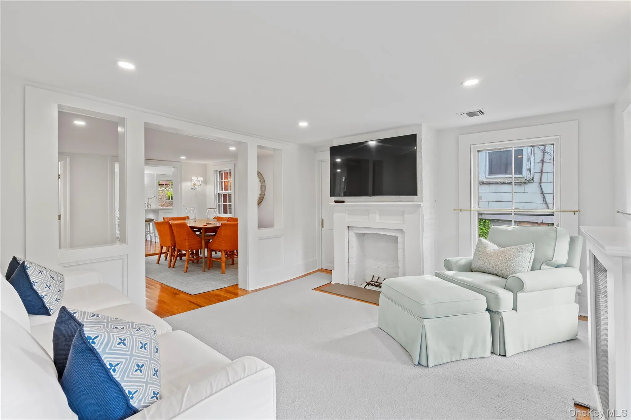 152 Main Street, Huntington, NY, 2 Bedrooms Bedrooms, 5 Rooms Rooms,1 BathroomBathrooms,Residential Lease,For Rent,Main,0,979524 152 Main Street, Huntington, NY, 2 Bedrooms Bedrooms, 5 Rooms Rooms,1 BathroomBathrooms,Residential Lease,For Rent,Main,0,979524