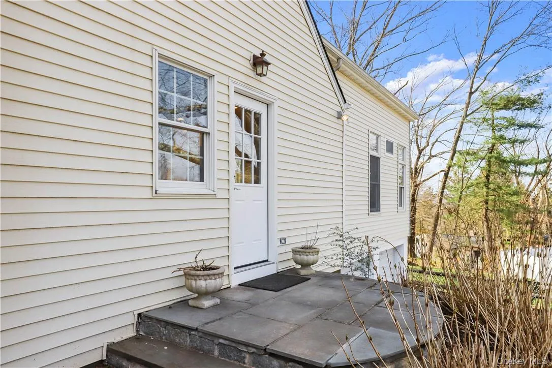 Side entrance Side entrance