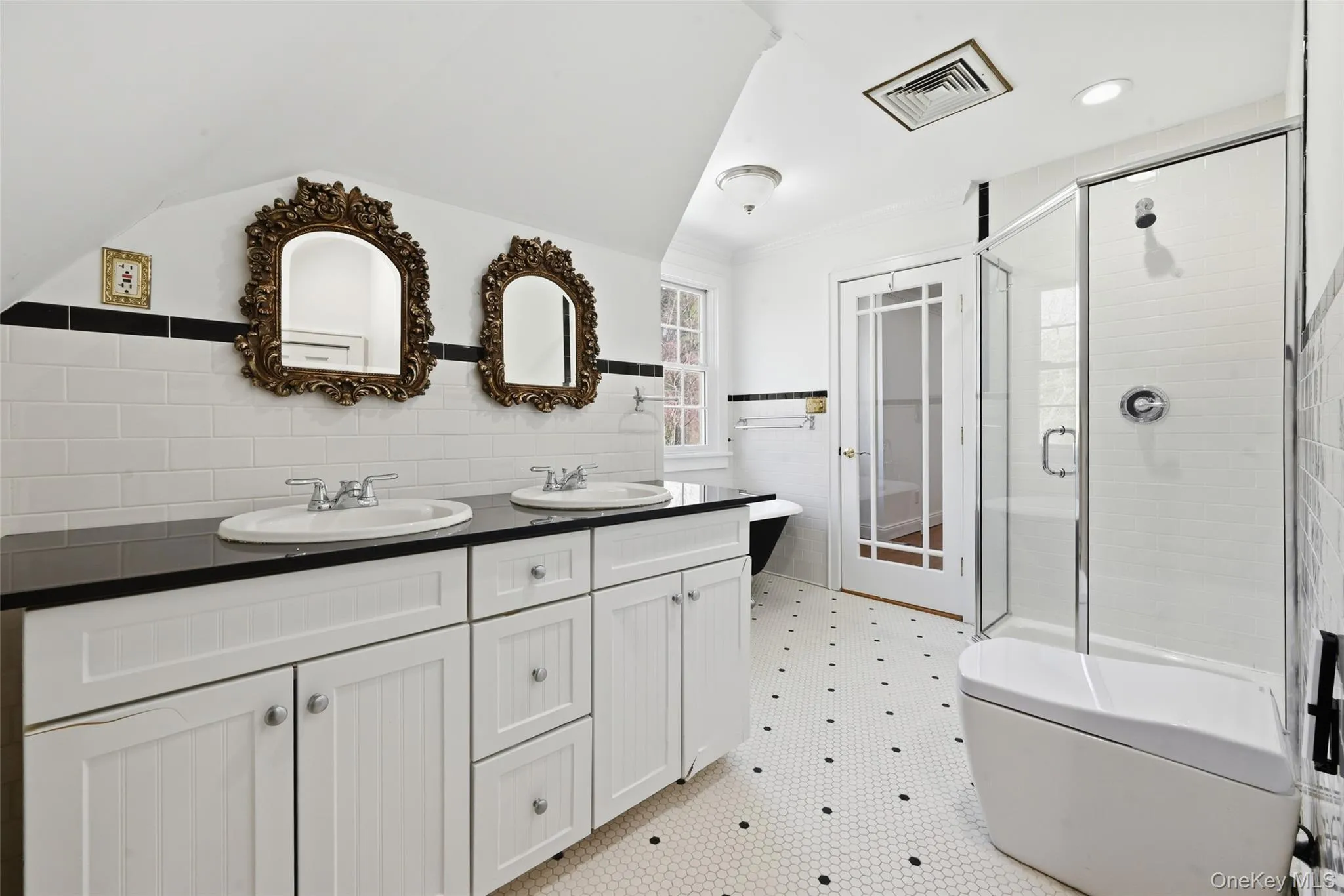 22 Brookville Road, Oyster Bay, NY, 6 Bedrooms Bedrooms, 14 Rooms Rooms,3 BathroomsBathrooms,Residential,For Rent,Brookville,0,979551 22 Brookville Road, Oyster Bay, NY, 6 Bedrooms Bedrooms, 14 Rooms Rooms,3 BathroomsBathrooms,Residential,For Rent,Brookville,0,979551