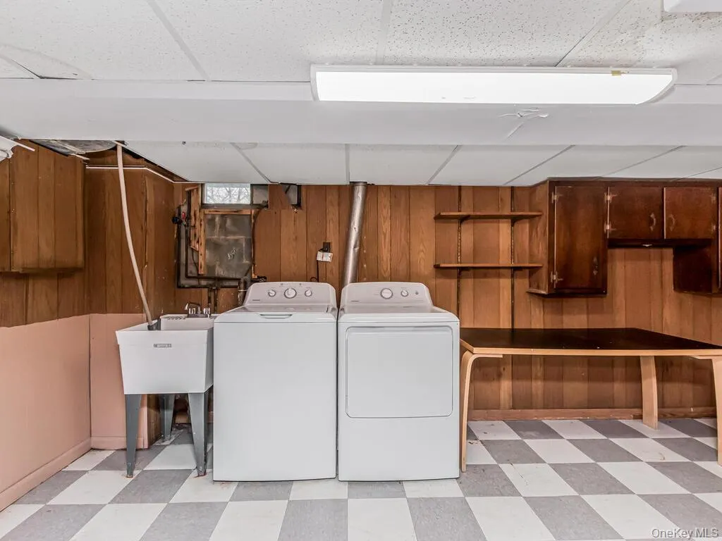 Washer/Dryer area Washer/Dryer area