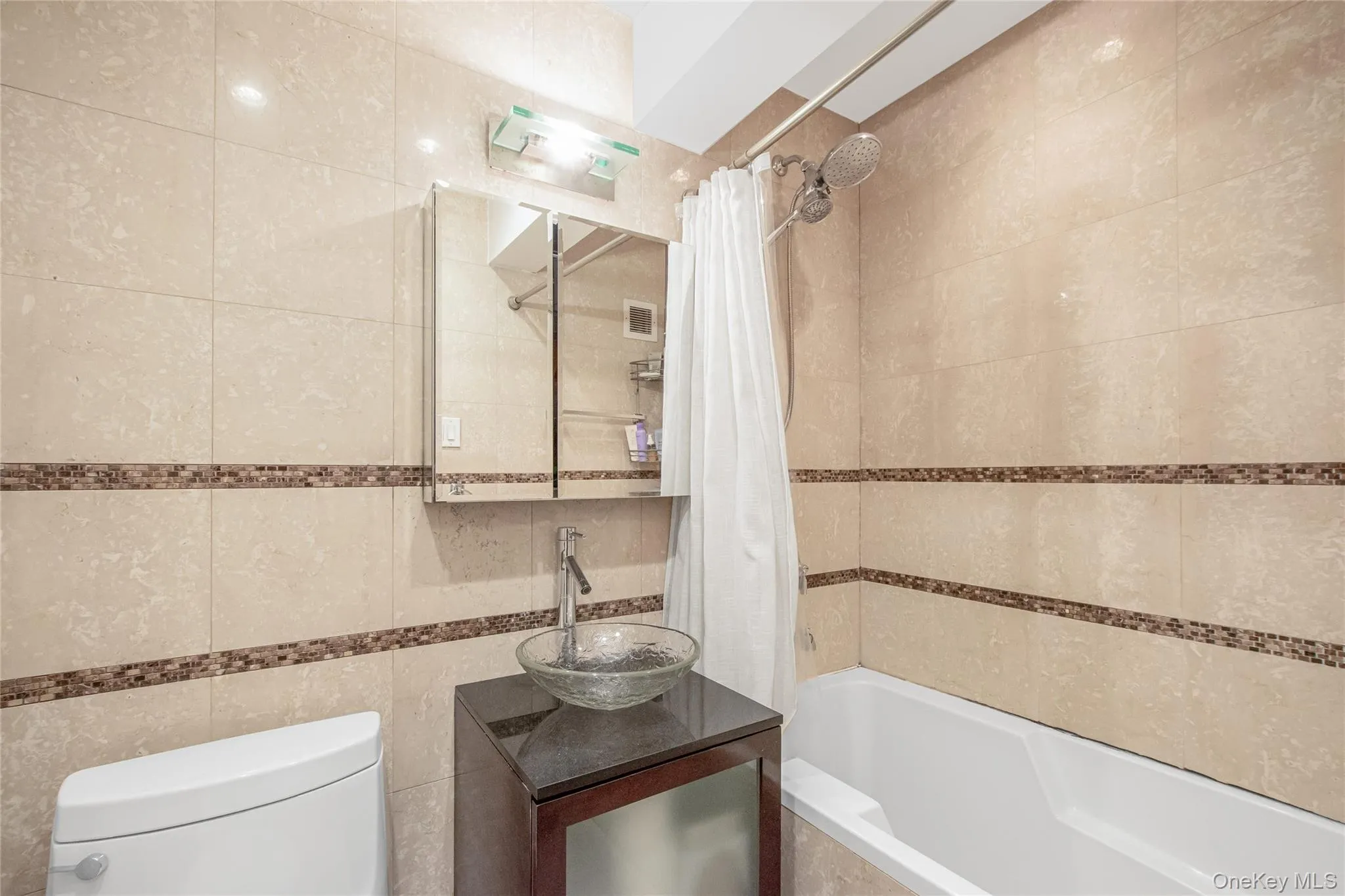 2768 Netherland Avenue, New York, NY, 4 Bedrooms Bedrooms, 8 Rooms Rooms,2 BathroomsBathrooms,Residential,For Rent,Netherland,0,979561 2768 Netherland Avenue, New York, NY, 4 Bedrooms Bedrooms, 8 Rooms Rooms,2 BathroomsBathrooms,Residential,For Rent,Netherland,0,979561