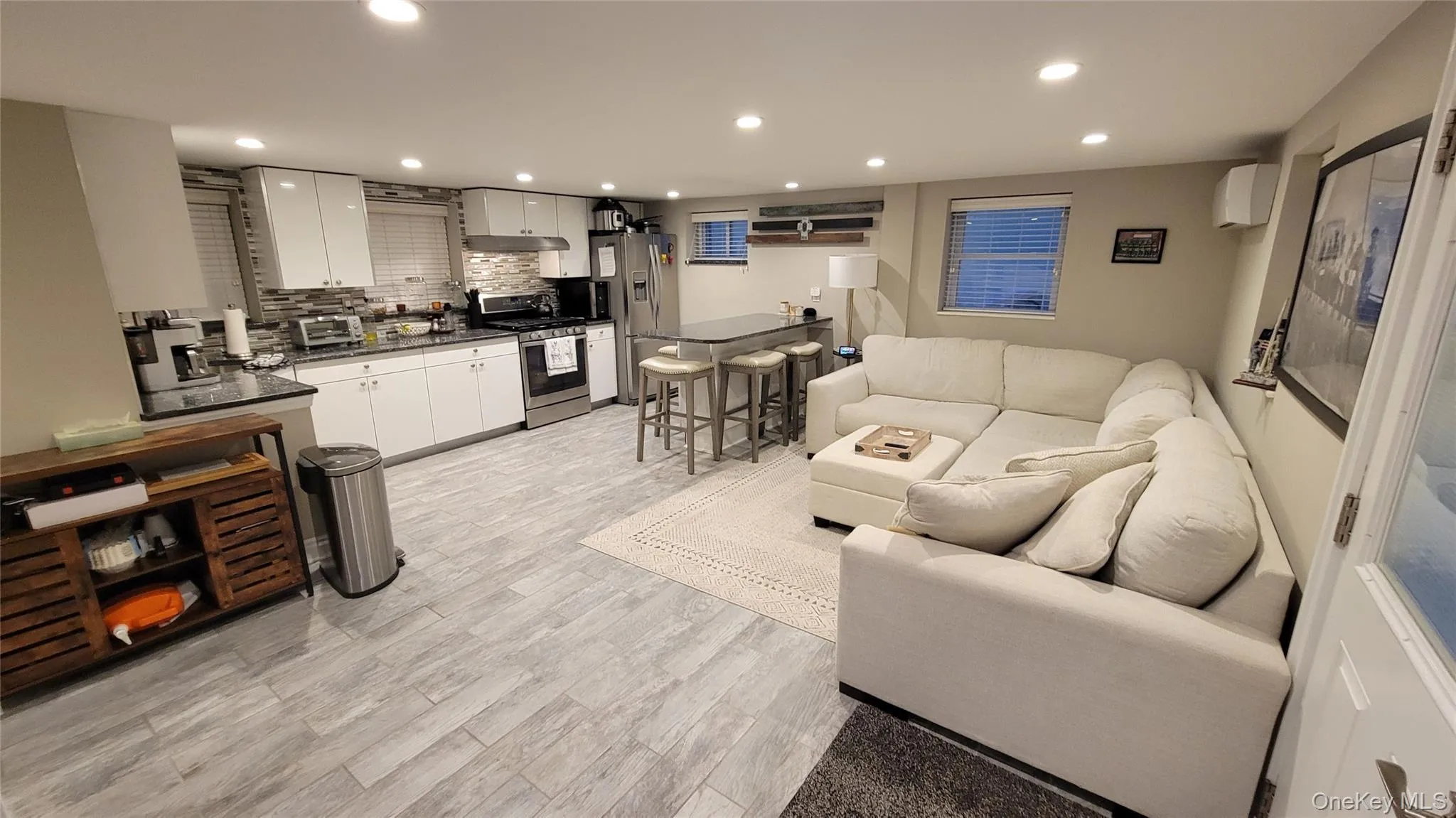 85 Mohawk Avenue, Hempstead, NY, 1 Bedroom Bedrooms, 4 Rooms Rooms,1 BathroomBathrooms,Residential Lease,For Rent,Mohawk,0,979573 85 Mohawk Avenue, Hempstead, NY, 1 Bedroom Bedrooms, 4 Rooms Rooms,1 BathroomBathrooms,Residential Lease,For Rent,Mohawk,0,979573