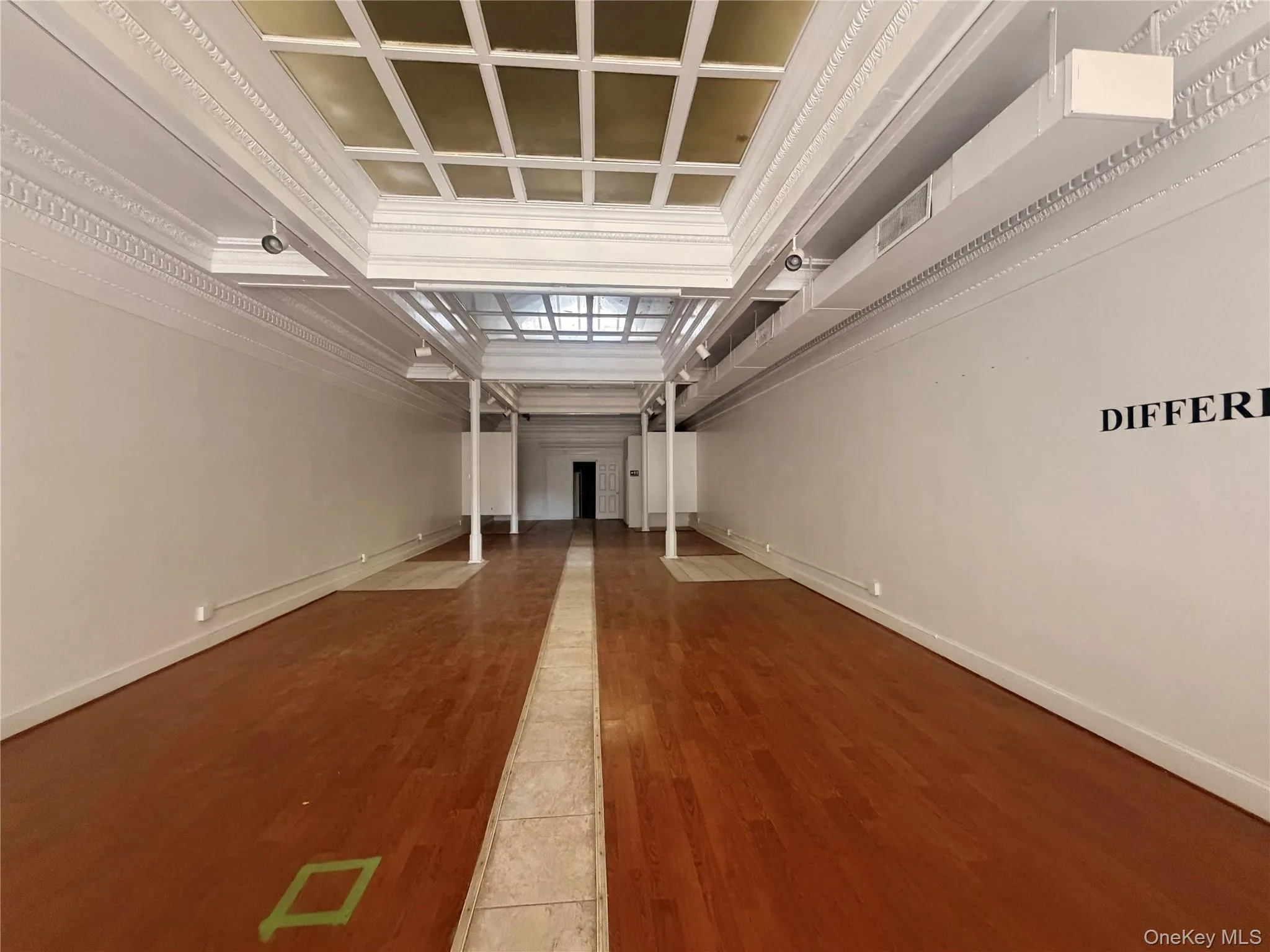 Spacious second-floor showroom with open layout and high ceilings • Large open space on second level ideal for retail, showroom, or creative use Spacious second-floor showroom with open layout and high ceilings • Large open space on second level ideal for retail, showroom, or creative use