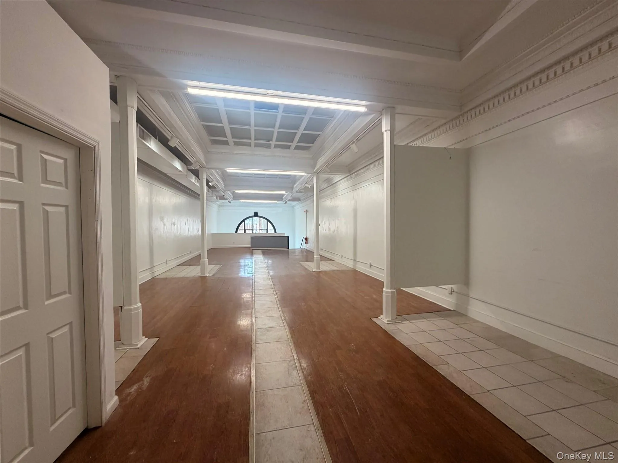 Expansive second-floor showroom with high ceilings and open layout • Large open space ideal for retail, showroom, studio, or creative use Expansive second-floor showroom with high ceilings and open layout • Large open space ideal for retail, showroom, studio, or creative use