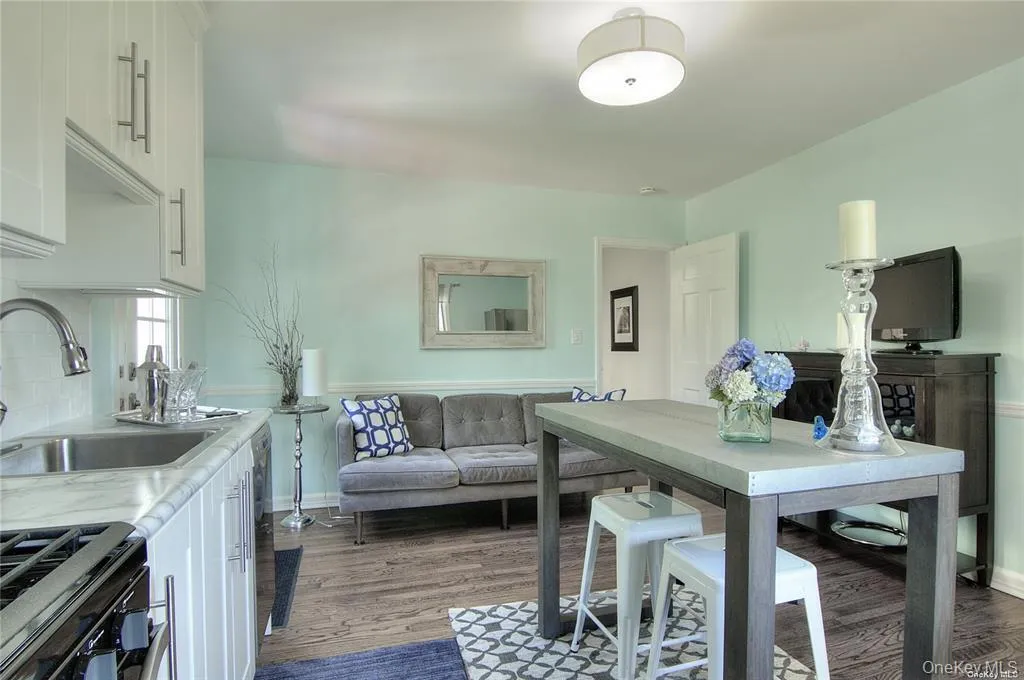 # Highview Drive, Huntington, NY, 1 Bedroom Bedrooms, 2 Rooms Rooms,1 BathroomBathrooms,Residential Lease,For Rent,Highview,0,979612 # Highview Drive, Huntington, NY, 1 Bedroom Bedrooms, 2 Rooms Rooms,1 BathroomBathrooms,Residential Lease,For Rent,Highview,0,979612