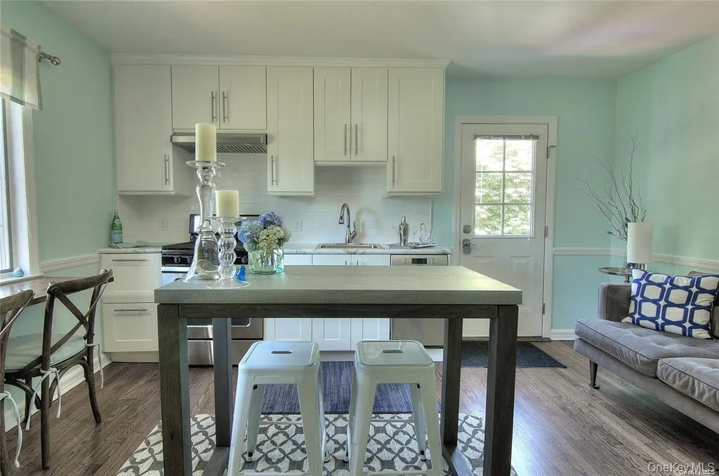 # Highview Drive, Huntington, NY, 1 Bedroom Bedrooms, 2 Rooms Rooms,1 BathroomBathrooms,Residential Lease,For Rent,Highview,0,979612 # Highview Drive, Huntington, NY, 1 Bedroom Bedrooms, 2 Rooms Rooms,1 BathroomBathrooms,Residential Lease,For Rent,Highview,0,979612