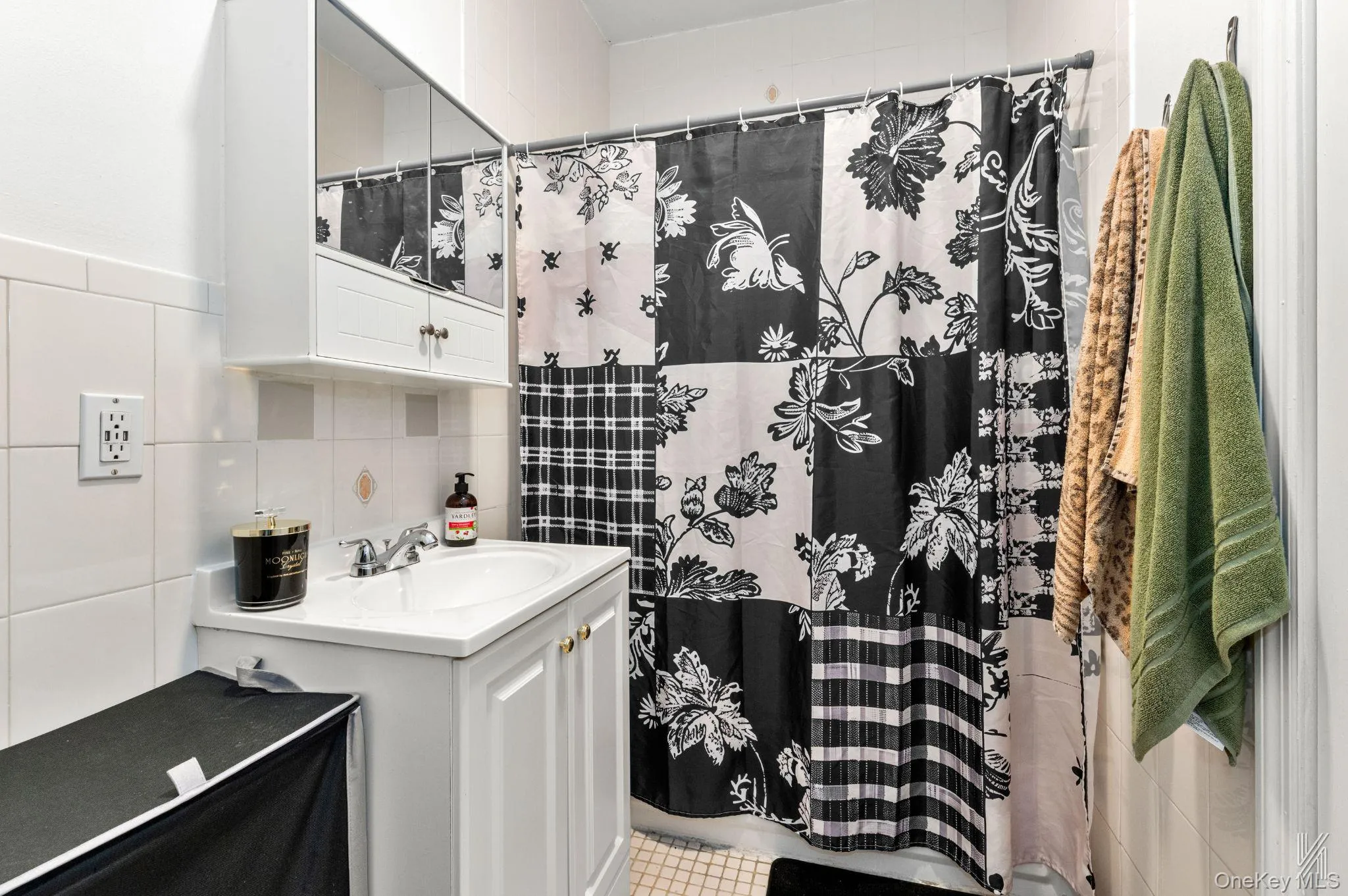 1842 Norman Street, New York, NY, 5 Bedrooms Bedrooms, 14 Rooms Rooms,2 BathroomsBathrooms,Residential,For Rent,Norman,0,979640 1842 Norman Street, New York, NY, 5 Bedrooms Bedrooms, 14 Rooms Rooms,2 BathroomsBathrooms,Residential,For Rent,Norman,0,979640