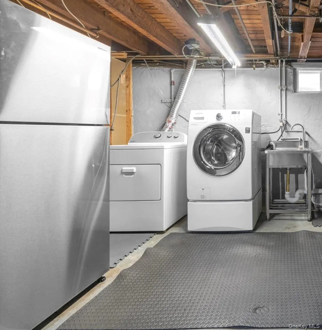 215-18 48th Avenue, New York, NY, 3 Bedrooms Bedrooms, 6 Rooms Rooms,1 BathroomBathrooms,Residential,For Rent,48th,0,979643 215-18 48th Avenue, New York, NY, 3 Bedrooms Bedrooms, 6 Rooms Rooms,1 BathroomBathrooms,Residential,For Rent,48th,0,979643
