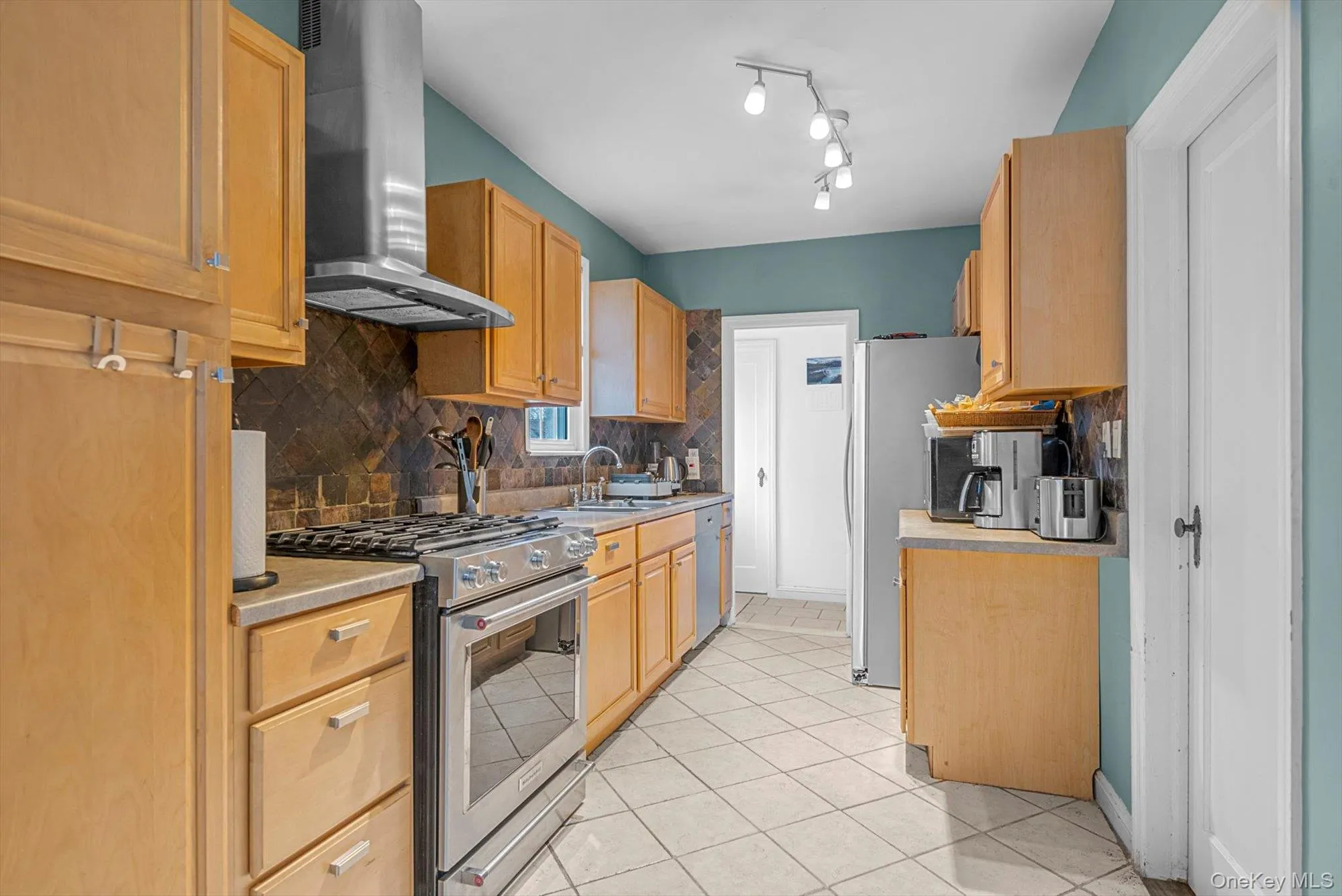 215-18 48th Avenue, New York, NY, 3 Bedrooms Bedrooms, 6 Rooms Rooms,1 BathroomBathrooms,Residential,For Rent,48th,0,979643 215-18 48th Avenue, New York, NY, 3 Bedrooms Bedrooms, 6 Rooms Rooms,1 BathroomBathrooms,Residential,For Rent,48th,0,979643