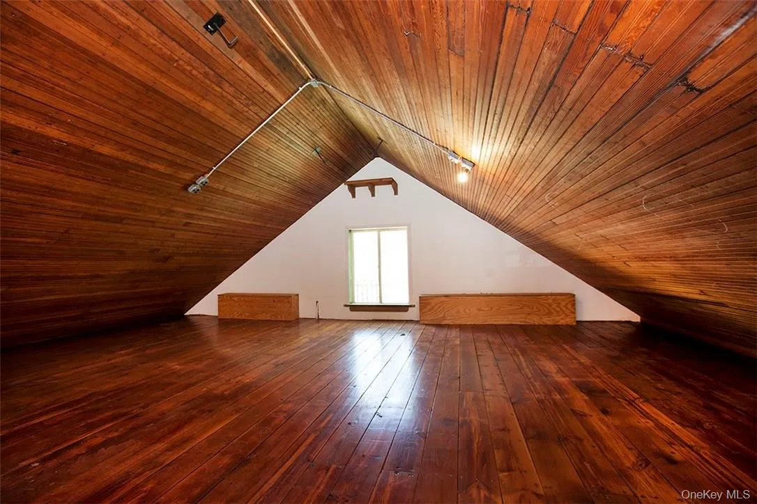 Upstairs Floorthrough Upstairs Floorthrough