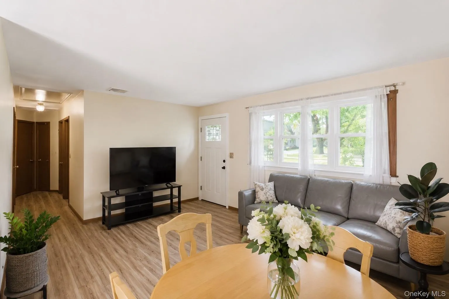 1016 Howells Road, Islip, NY, 3 Bedrooms Bedrooms, 7 Rooms Rooms,1 BathroomBathrooms,Residential Sale,For Rent,Howells,0,979652 1016 Howells Road, Islip, NY, 3 Bedrooms Bedrooms, 7 Rooms Rooms,1 BathroomBathrooms,Residential Sale,For Rent,Howells,0,979652