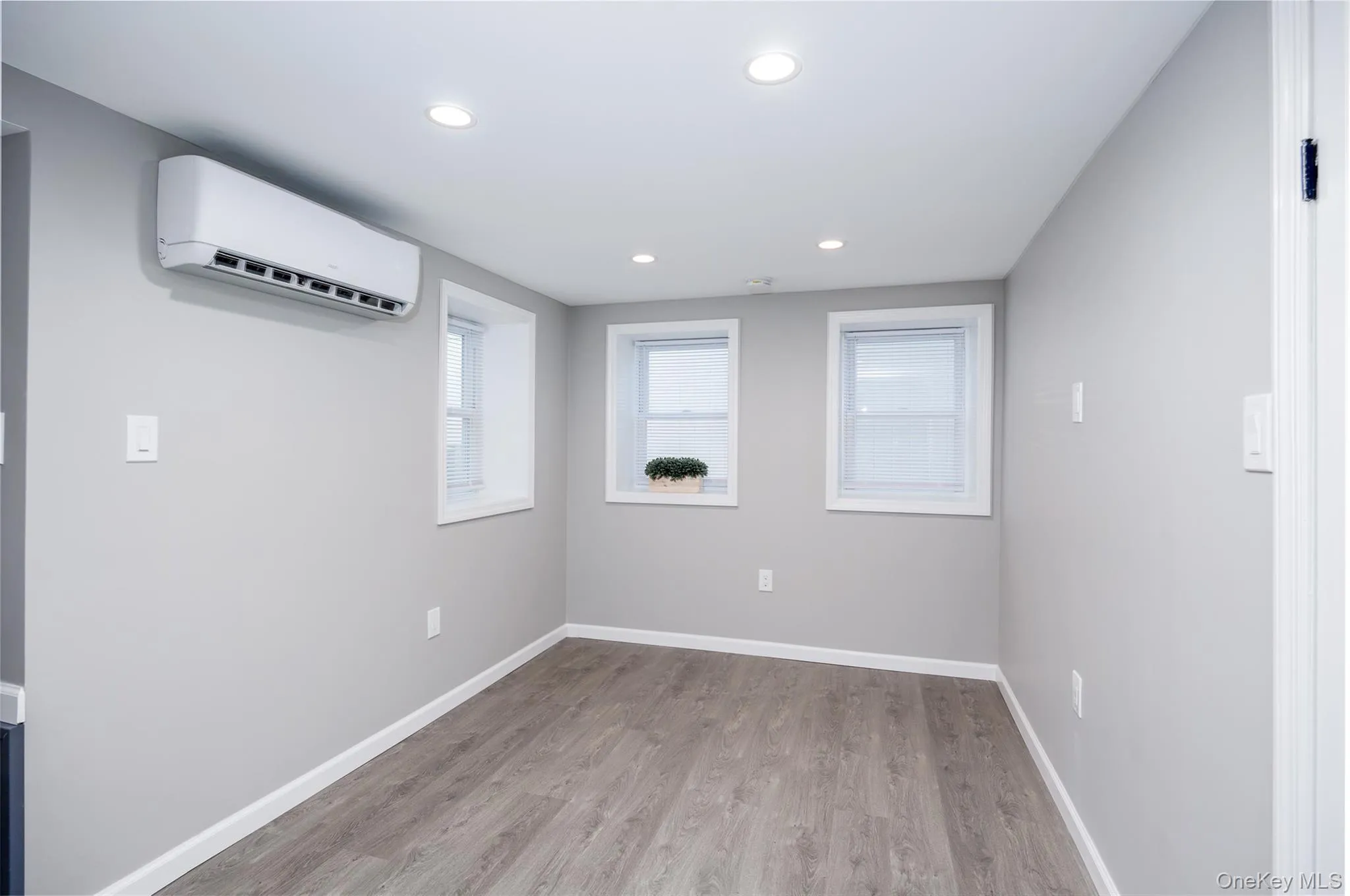 108 Ralph Avenue, Babylon, NY, 1 Bedroom Bedrooms, 4 Rooms Rooms,1 BathroomBathrooms,Residential Lease,For Rent,Ralph,0,979661 108 Ralph Avenue, Babylon, NY, 1 Bedroom Bedrooms, 4 Rooms Rooms,1 BathroomBathrooms,Residential Lease,For Rent,Ralph,0,979661