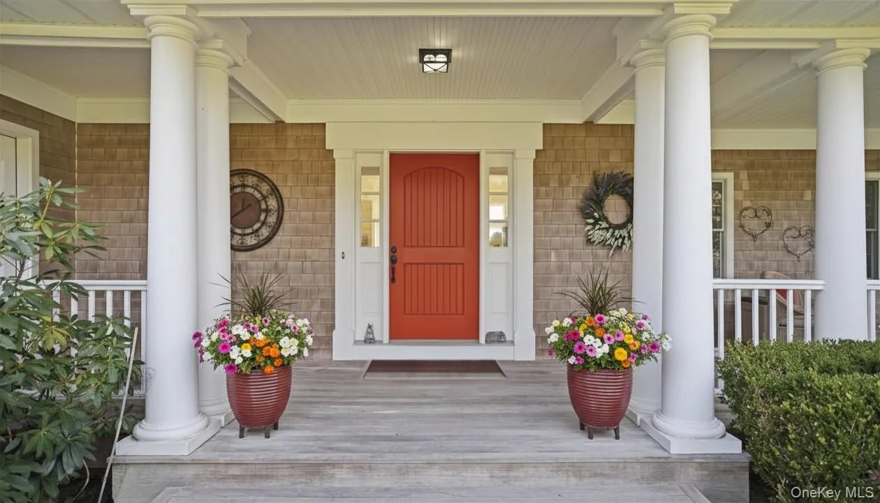 Welcoming covered front porch Welcoming covered front porch