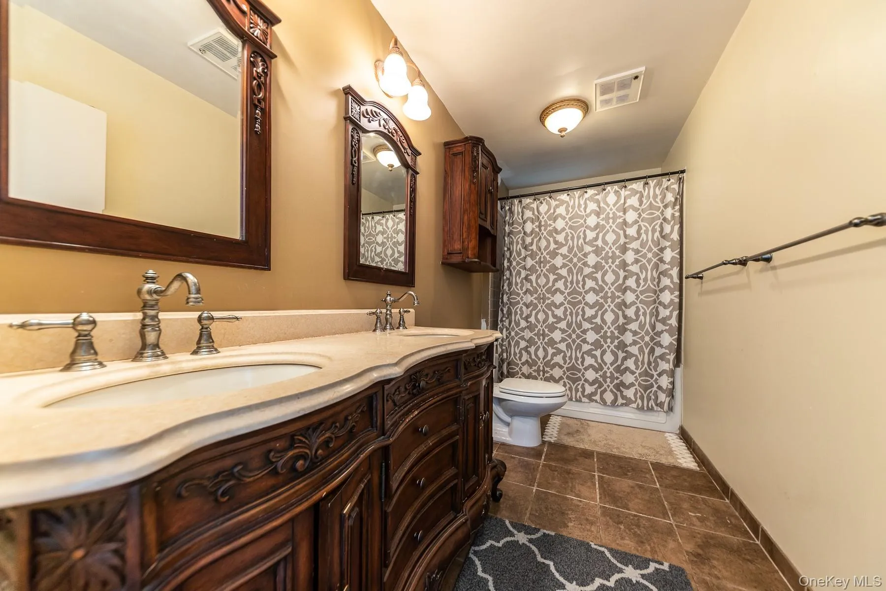 Updated full bothroom Updated full bothroom