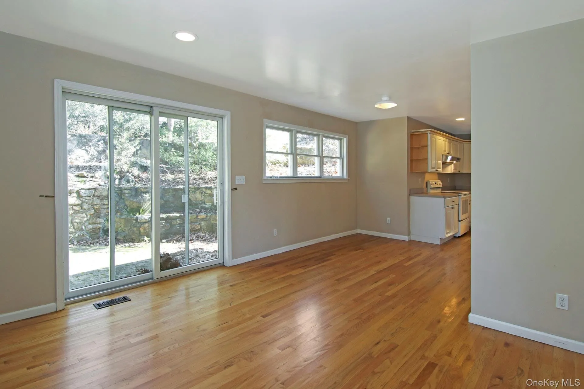 4 Manor Place, White Plains, NY, 3 Bedrooms Bedrooms, 7 Rooms Rooms,2 BathroomsBathrooms,Residential,For Rent,Manor,0,979742 4 Manor Place, White Plains, NY, 3 Bedrooms Bedrooms, 7 Rooms Rooms,2 BathroomsBathrooms,Residential,For Rent,Manor,0,979742