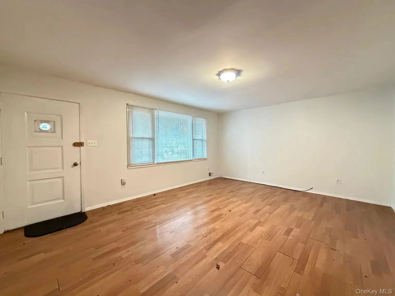 18 Bedford Avenue, Thompson, NY, 3 Bedrooms Bedrooms, 6 Rooms Rooms,1 BathroomBathrooms,Residential Lease,For Rent,Bedford,0,979787 18 Bedford Avenue, Thompson, NY, 3 Bedrooms Bedrooms, 6 Rooms Rooms,1 BathroomBathrooms,Residential Lease,For Rent,Bedford,0,979787