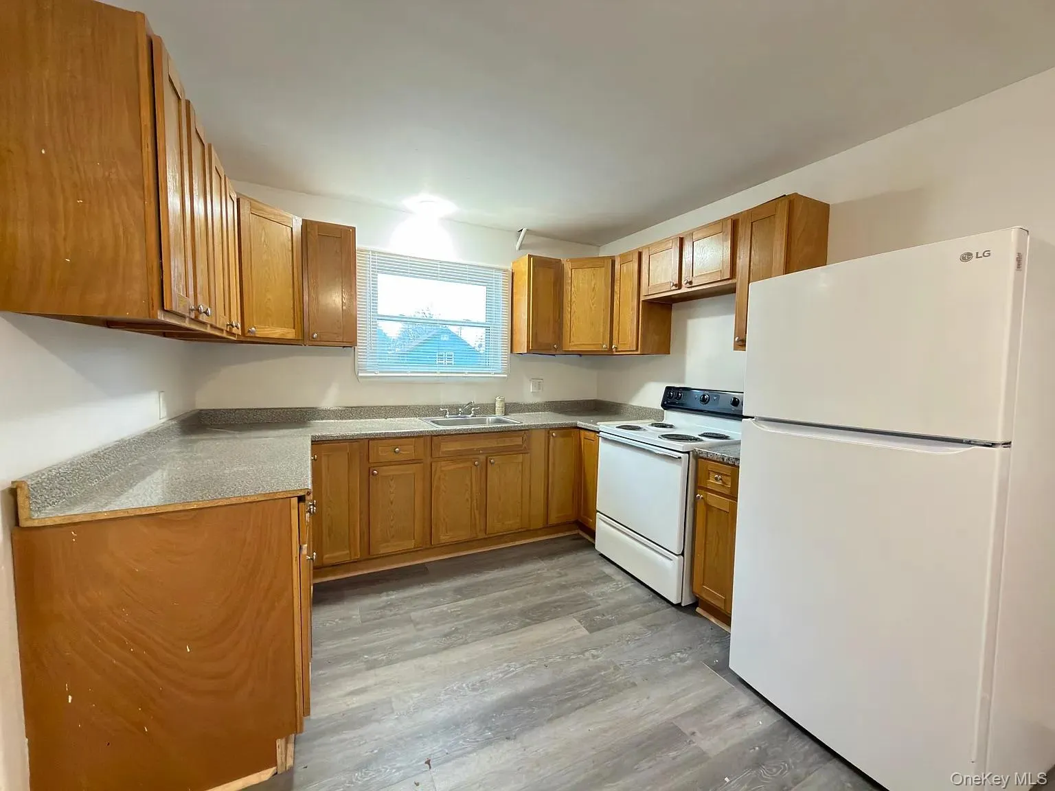 18 Bedford Avenue, Thompson, NY, 3 Bedrooms Bedrooms, 6 Rooms Rooms,1 BathroomBathrooms,Residential Lease,For Rent,Bedford,0,979787 18 Bedford Avenue, Thompson, NY, 3 Bedrooms Bedrooms, 6 Rooms Rooms,1 BathroomBathrooms,Residential Lease,For Rent,Bedford,0,979787