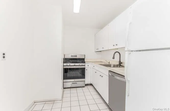 1155 Warburton Avenue, Yonkers, NY, 1 Bedroom Bedrooms, 3 Rooms Rooms,1 BathroomBathrooms,Residential Lease,For Rent,Warburton,0,979844 1155 Warburton Avenue, Yonkers, NY, 1 Bedroom Bedrooms, 3 Rooms Rooms,1 BathroomBathrooms,Residential Lease,For Rent,Warburton,0,979844