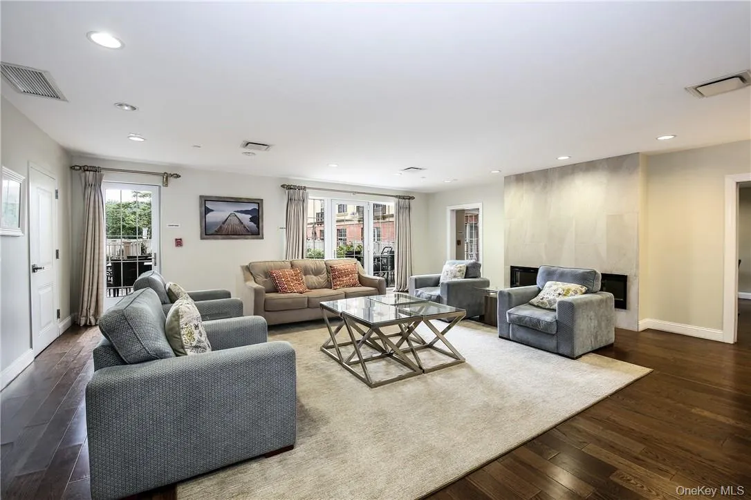 The Larchmont Room on the 2nd level The Larchmont Room on the 2nd level