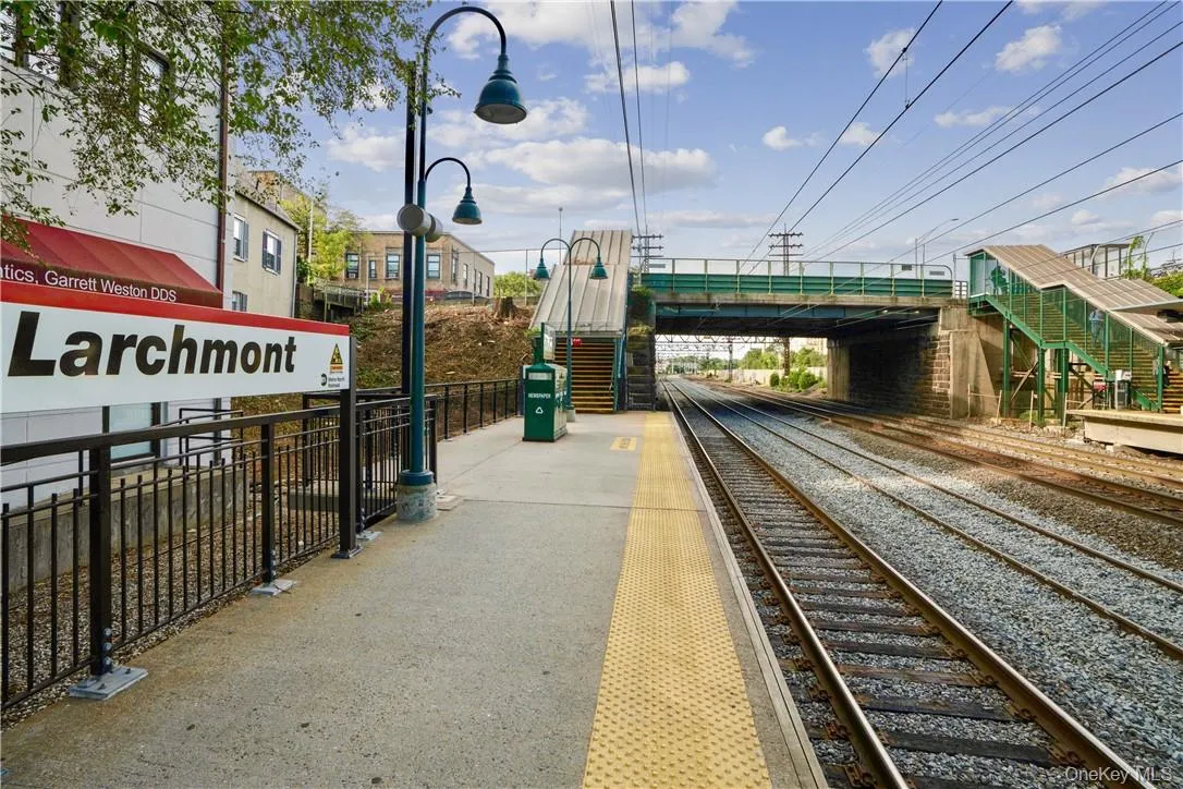 Train station 5 min walk away! Train station 5 min walk away!