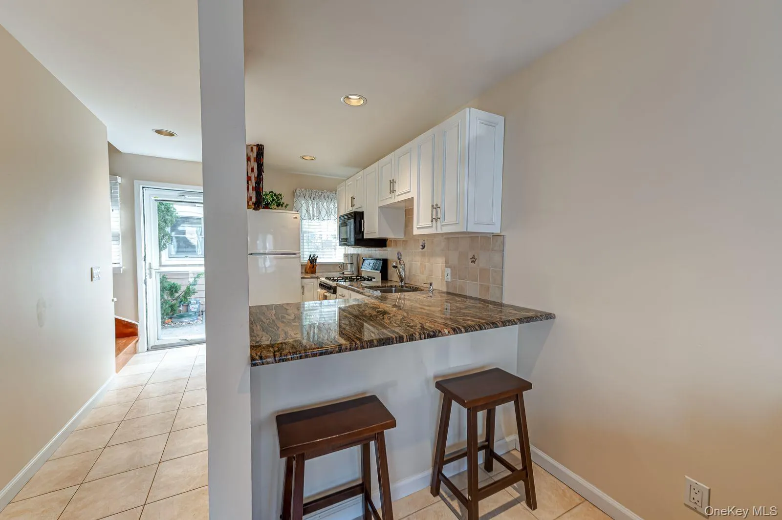 49 Canoe Place Road, Southampton, NY, 1 Bedroom Bedrooms, 4 Rooms Rooms,1 BathroomBathrooms,Residential Lease,For Rent,Canoe Place,0,979877 49 Canoe Place Road, Southampton, NY, 1 Bedroom Bedrooms, 4 Rooms Rooms,1 BathroomBathrooms,Residential Lease,For Rent,Canoe Place,0,979877